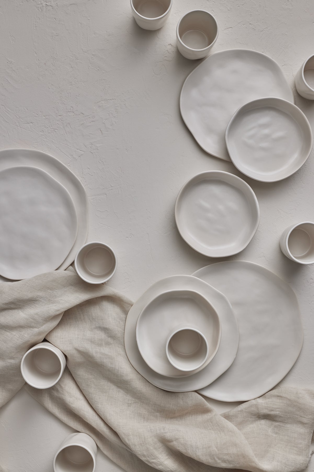 Premium Hekonda Stoneware Dinnerware Set - 16-Piece Beige Ceramic Plates, Bowls & Mugs - Elegant & Durable Dish Set for Everyday Dining, Dinner Parties & Restaurant Use