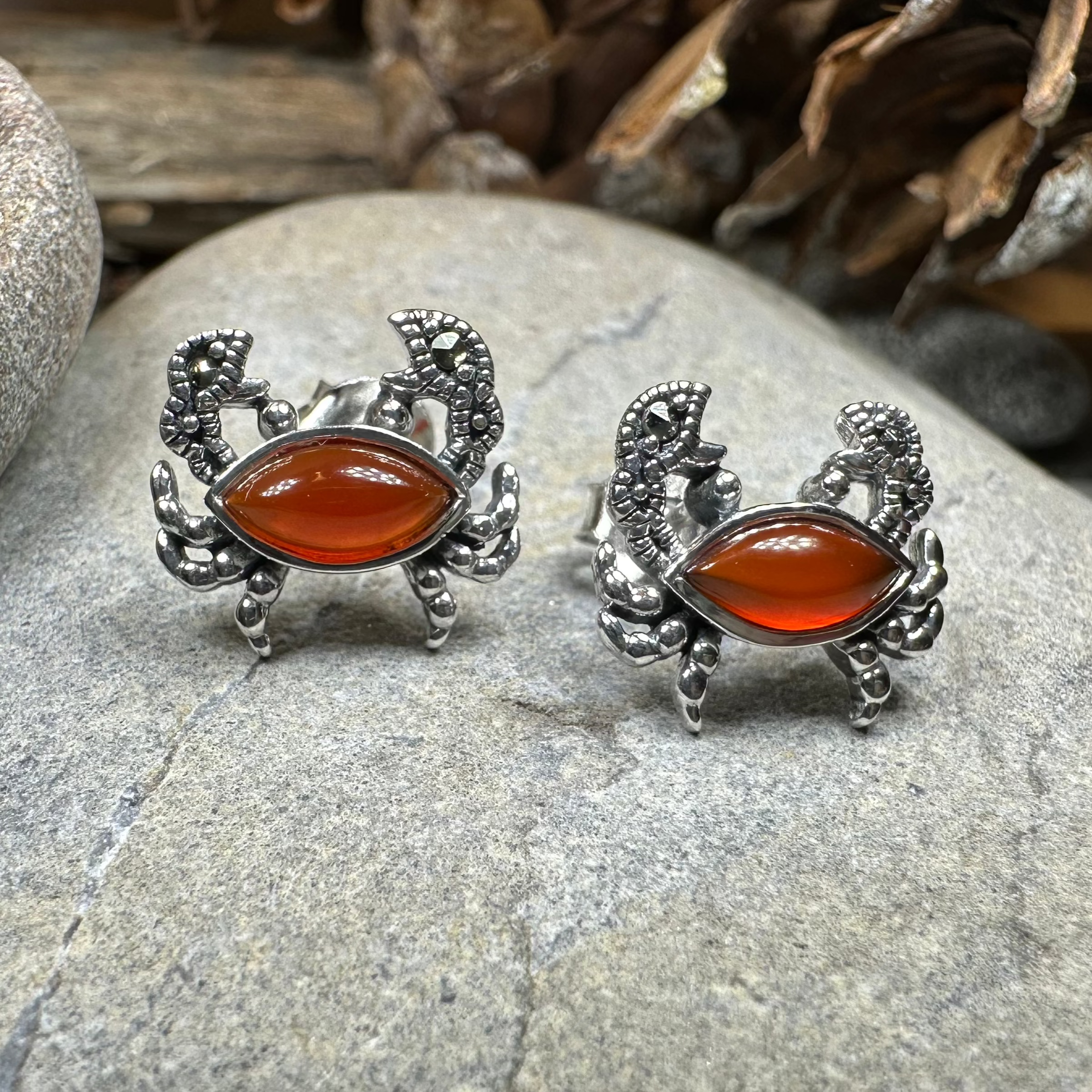 Carrie Crab Stud Earrings - Cute Crab-Shaped Silver Earrings for Women, Perfect for Beach Vacations, Summer Outfits & Casual Wear