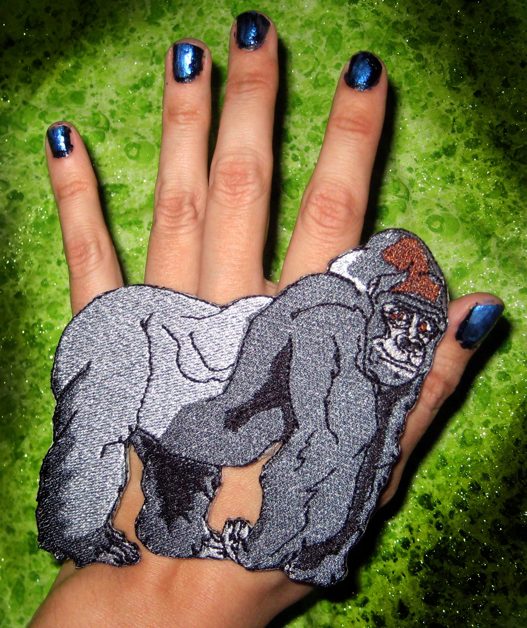 Silverback Gorilla Iron-On Patch Applique - Durable Embroidered Badge for Jackets, Bags & DIY Crafts | Perfect for Bikers, Outdoor Enthusiasts & Custom Clothing