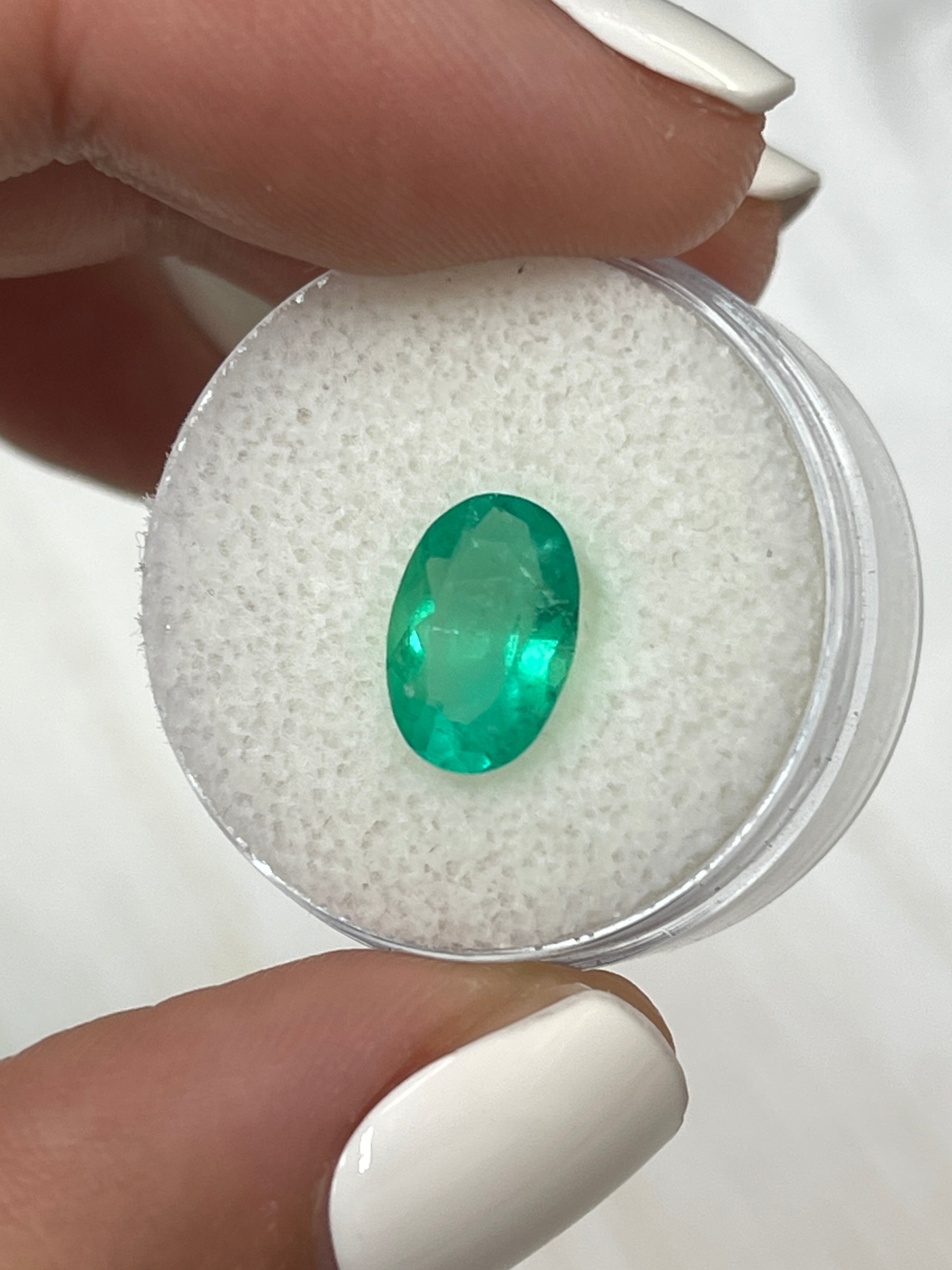 1.96 Carat 11x8mm Oval Cut Loose Colombian Emerald Gemstone - Apple Green Elongated Emerald for Jewelry Making, Engagement Rings & Luxury Gifts