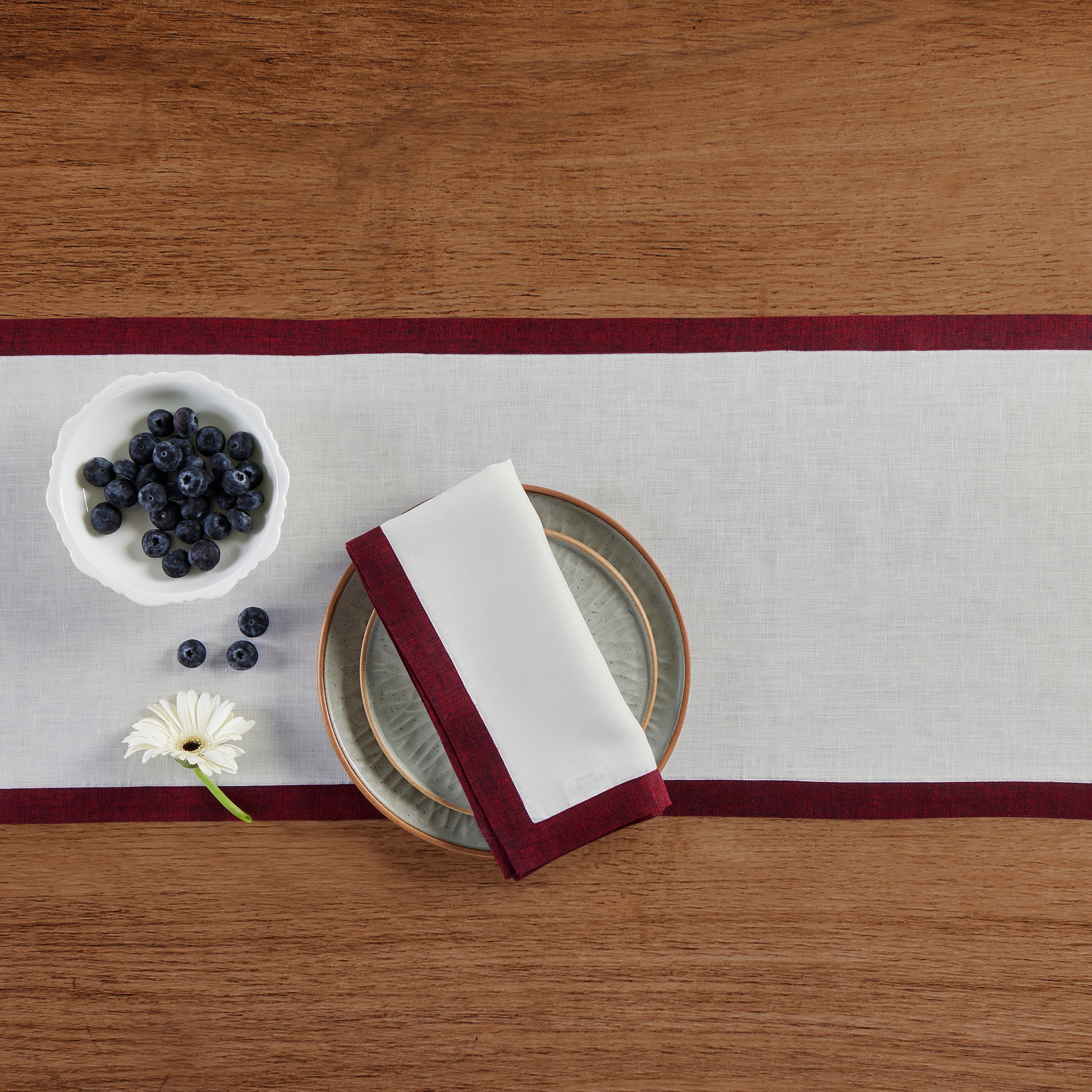 Elegant Classic Table Runner for Dining Room Decor - Perfect for Weddings, Holidays & Home Decor