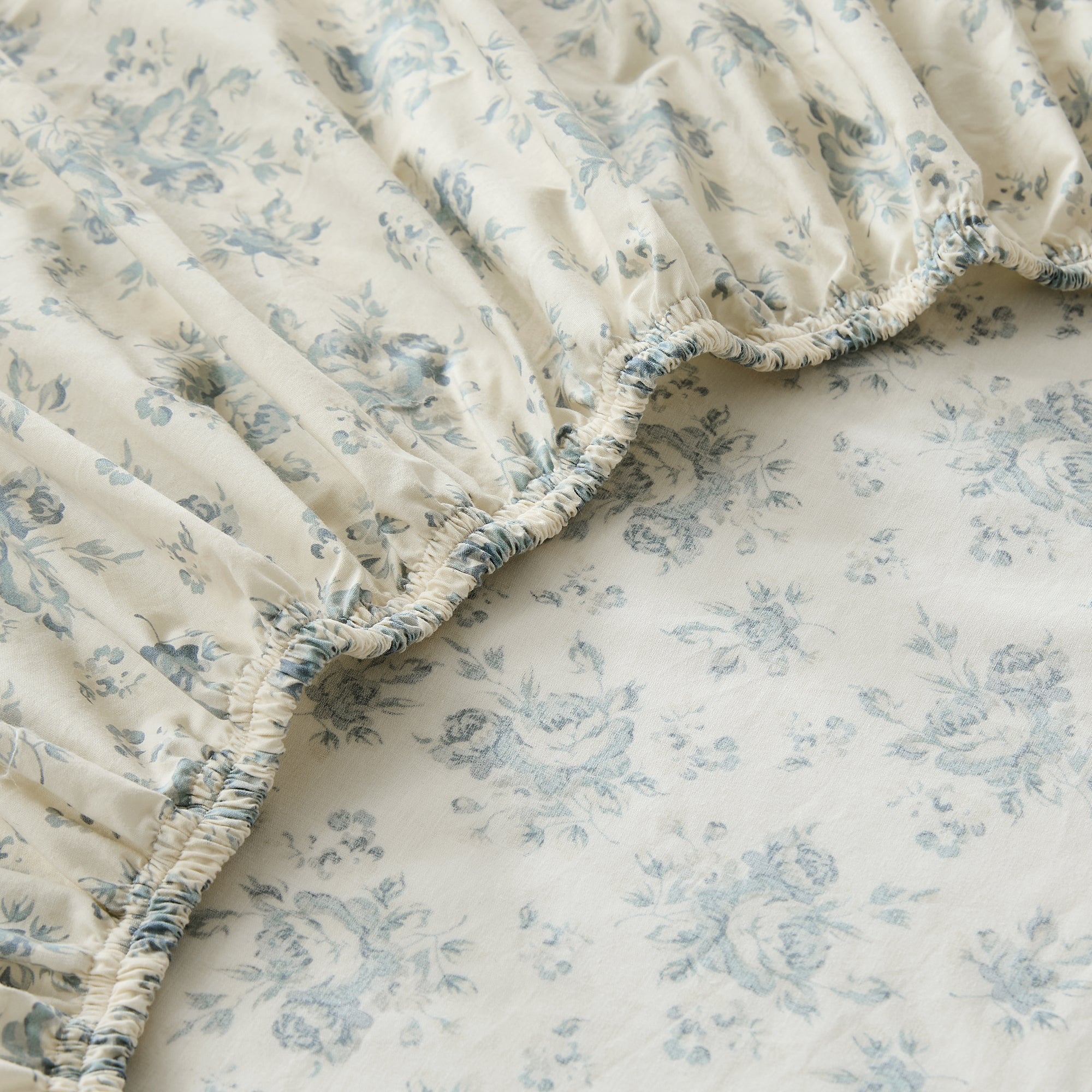 Premium 100% Cotton Rose Garden Bed Sheet Set - Queen Size, Soft & Breathable for All Seasons - Perfect for Home, Hotel, and Guest Room Decor