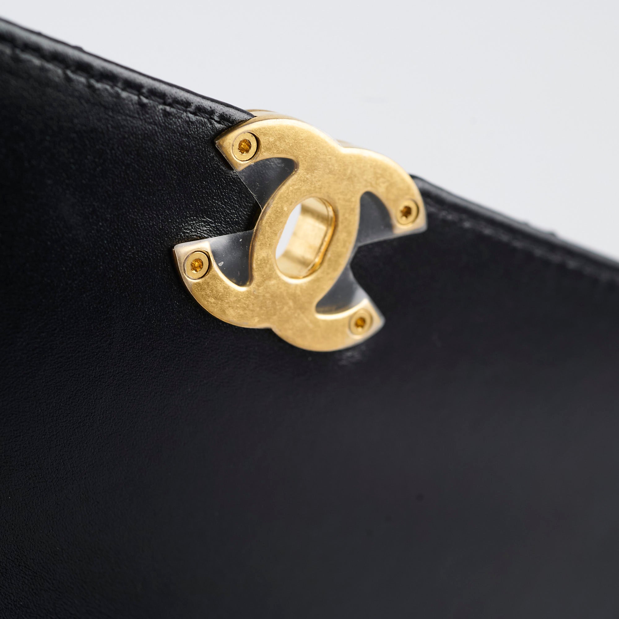 Chanel Perfect Fit Flap Bag Black Microchipped 2023 - Luxury Designer Handbag for Women, Everyday Use & Special Occasions
