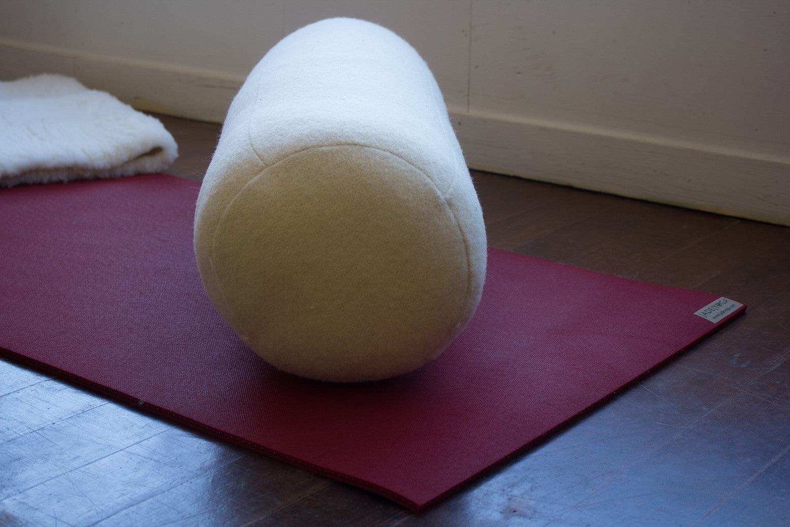Premium Wool Yoga Bolster Pillow - Organic & Eco-Friendly Support for Yoga, Meditation & Relaxation - Perfect for Home, Studio & Travel Use