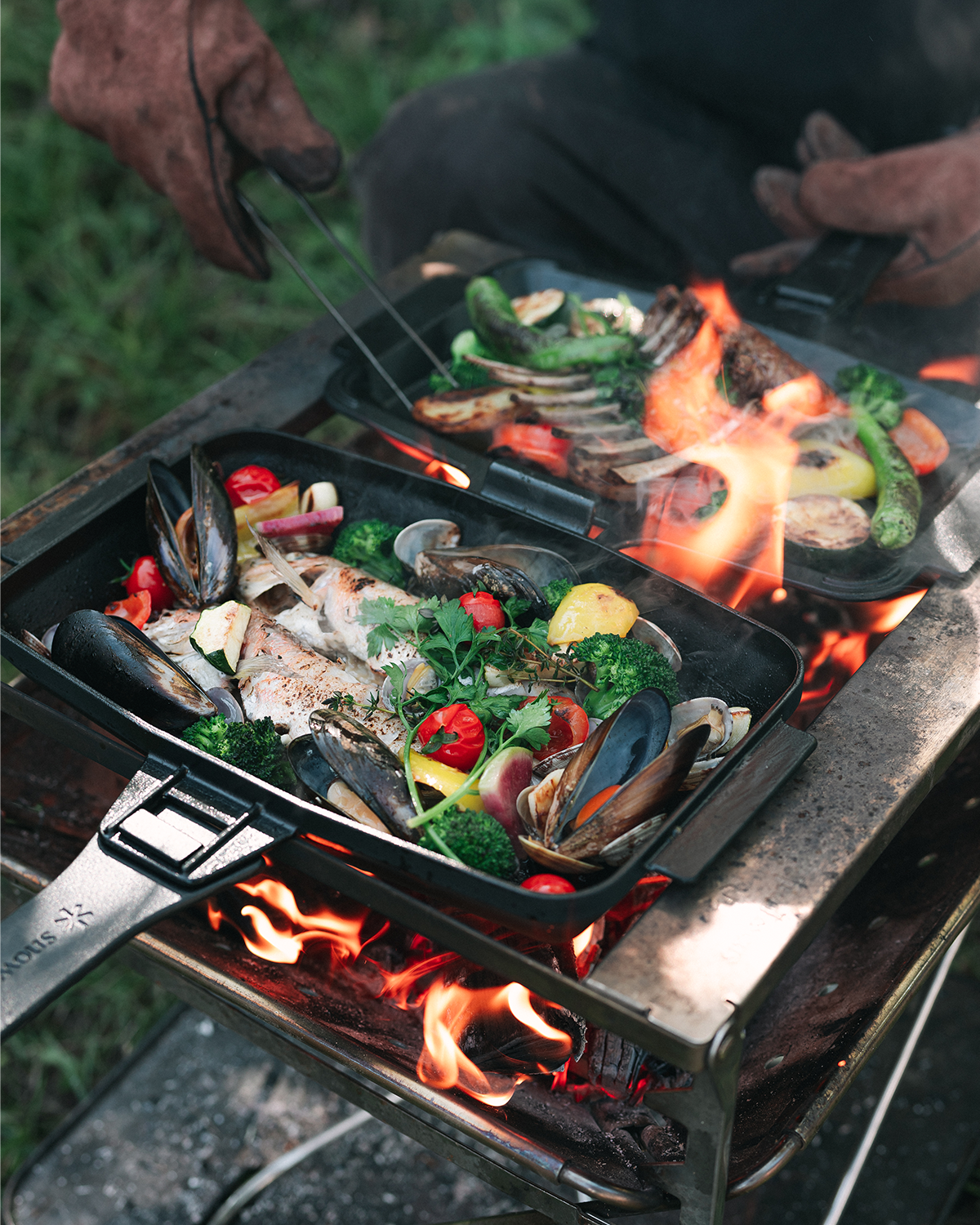Premium Cast Iron Sandwich Press & Grill Pan - Perfect for Paninis, Grilled Cheese, and Breakfast Sandwiches at Home or Camping