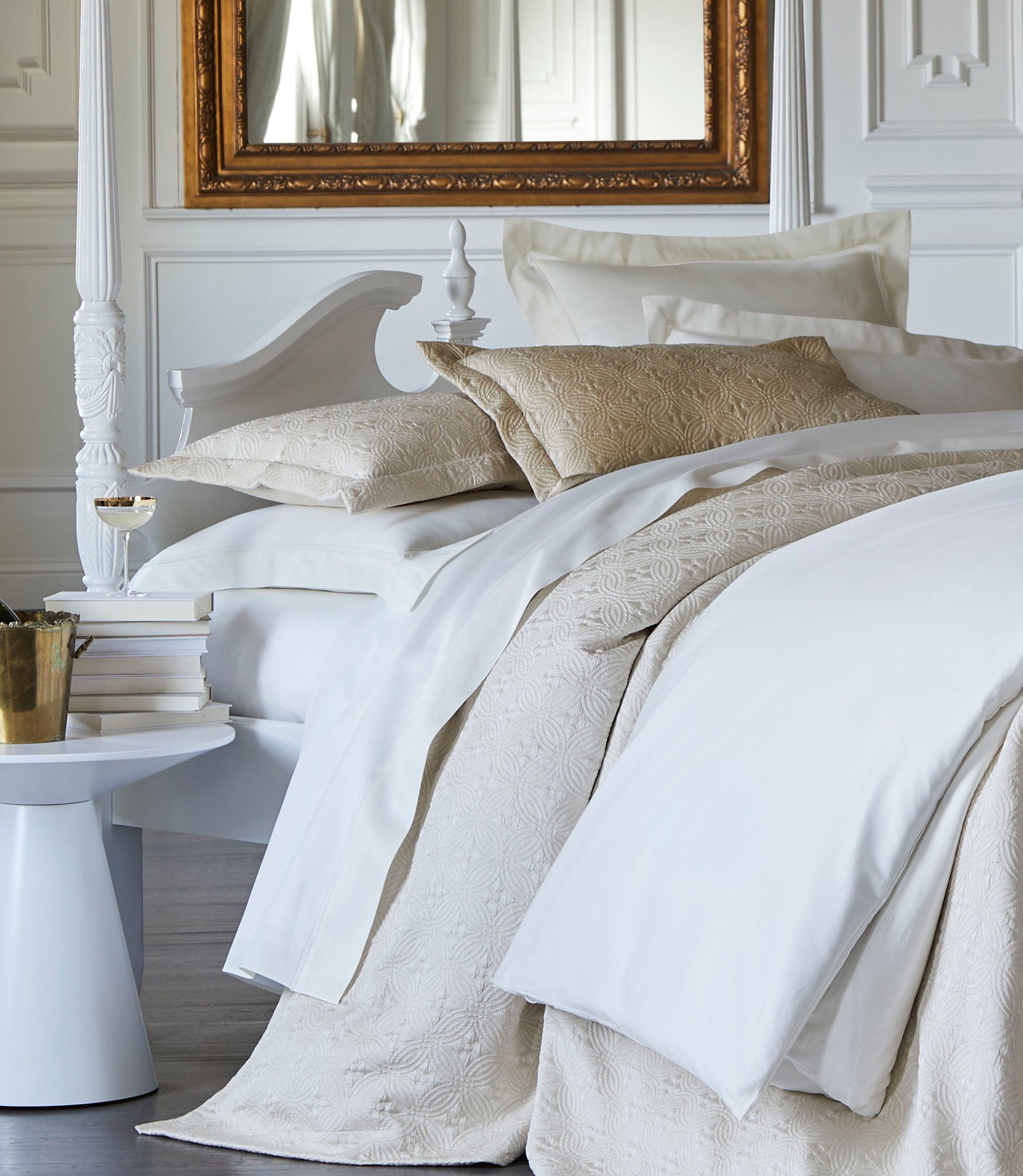 Lucia Matelassé Coverlet - Luxury Quilted Bedspread for Queen Size Beds | Soft & Breathable Bedding for All Seasons | Perfect for Master Bedrooms, Guest Rooms & Hotel Decor