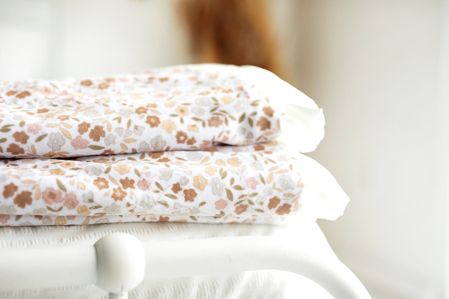 Soft Floral Pattern Throw Blanket - Lightweight & Cozy for Bed, Sofa, or Outdoor Picnics - Perfect Gift for Women & Home Decor