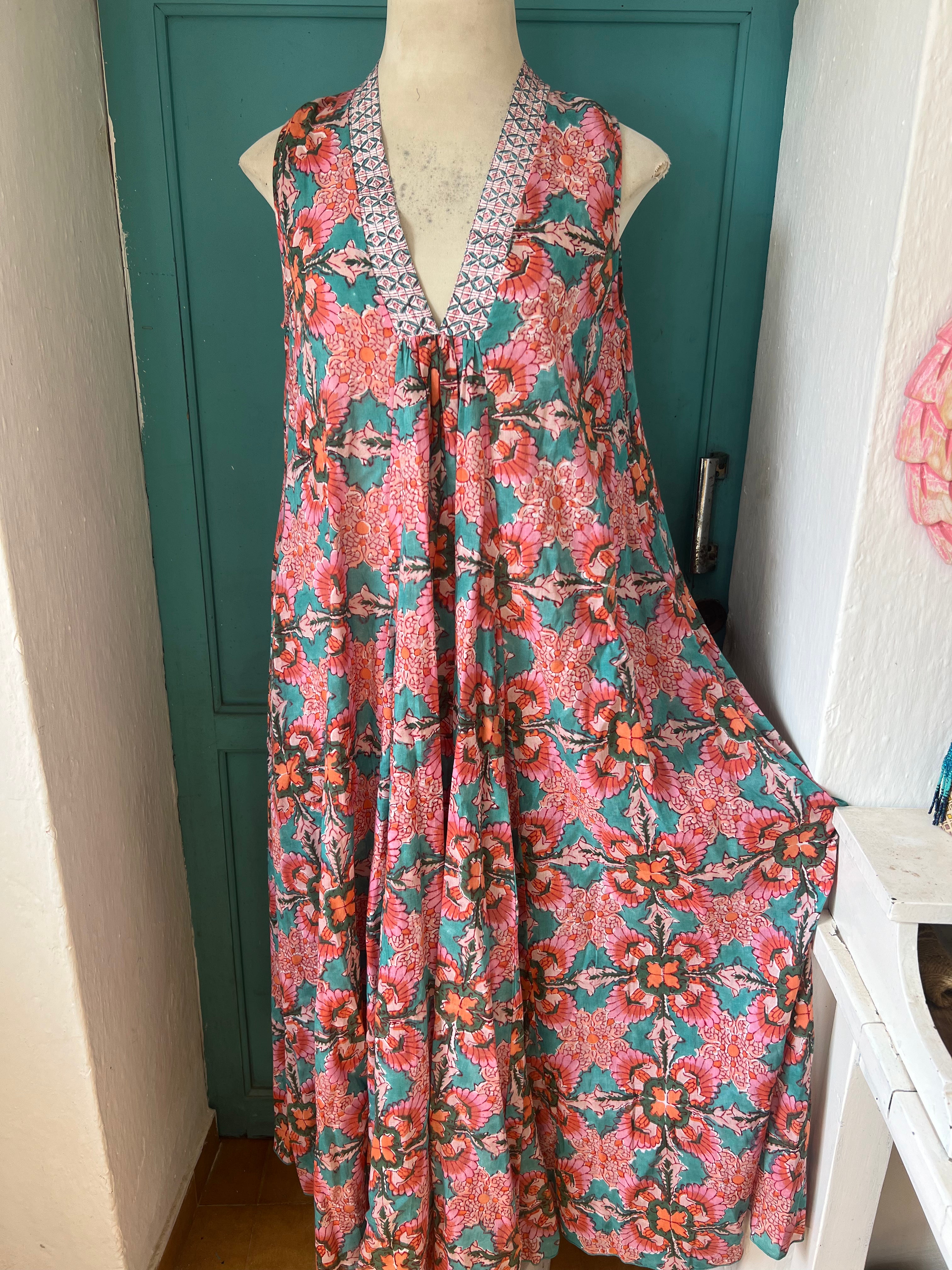 Boho Sleeveless Maxi Dress with Pink Floral Print - Women's Summer Beach Dress for Vacation, Wedding & Outdoor Events