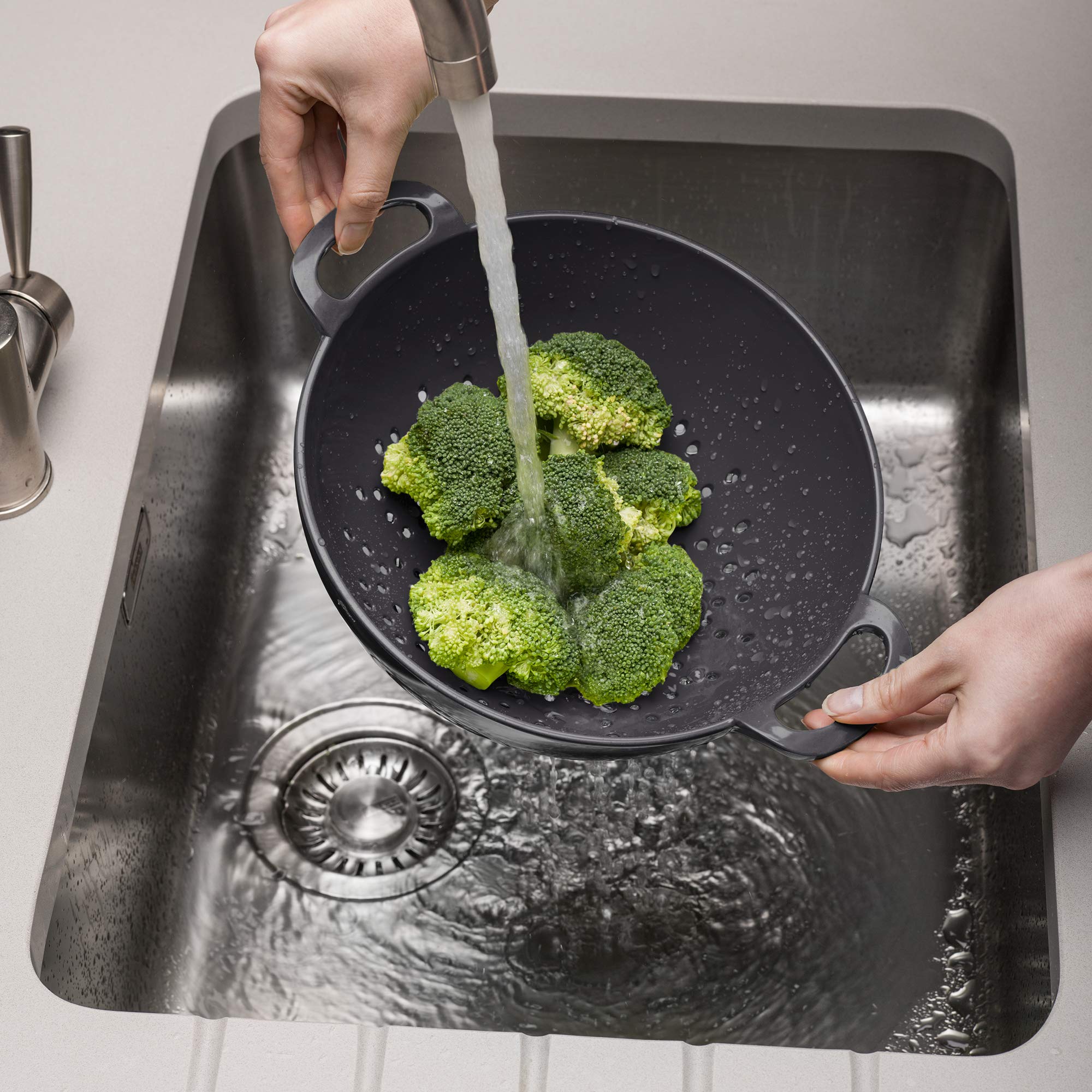 Premium 24cm Dark Grey Melamine Colander & Strainer - Durable, Lightweight Kitchen Tool for Pasta, Salad, and Fruit Washing
