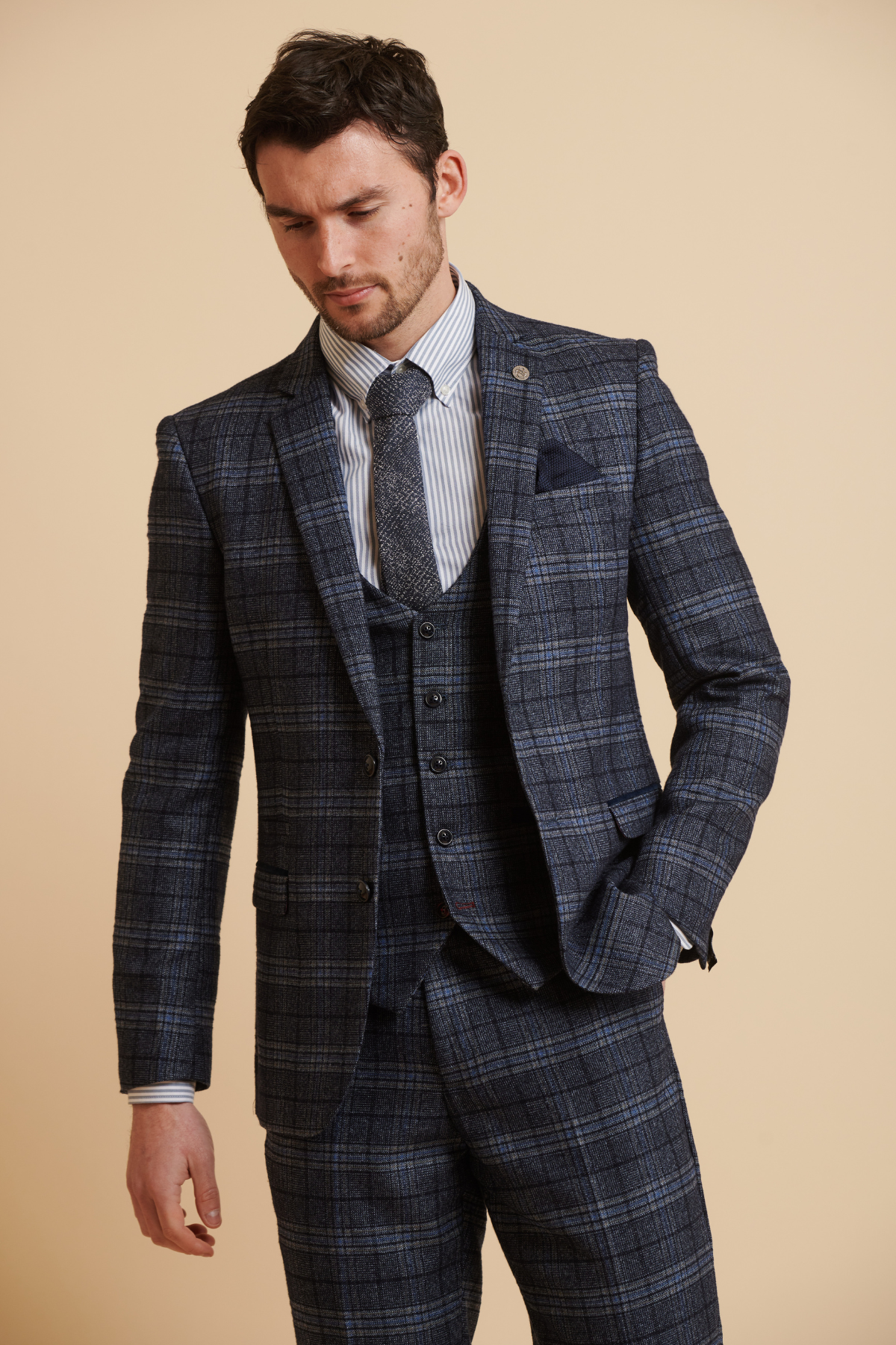 Everton FC James Tarkowski Andy Blue Check Suit - Official Football Player Outfit for Matchdays & Special Events