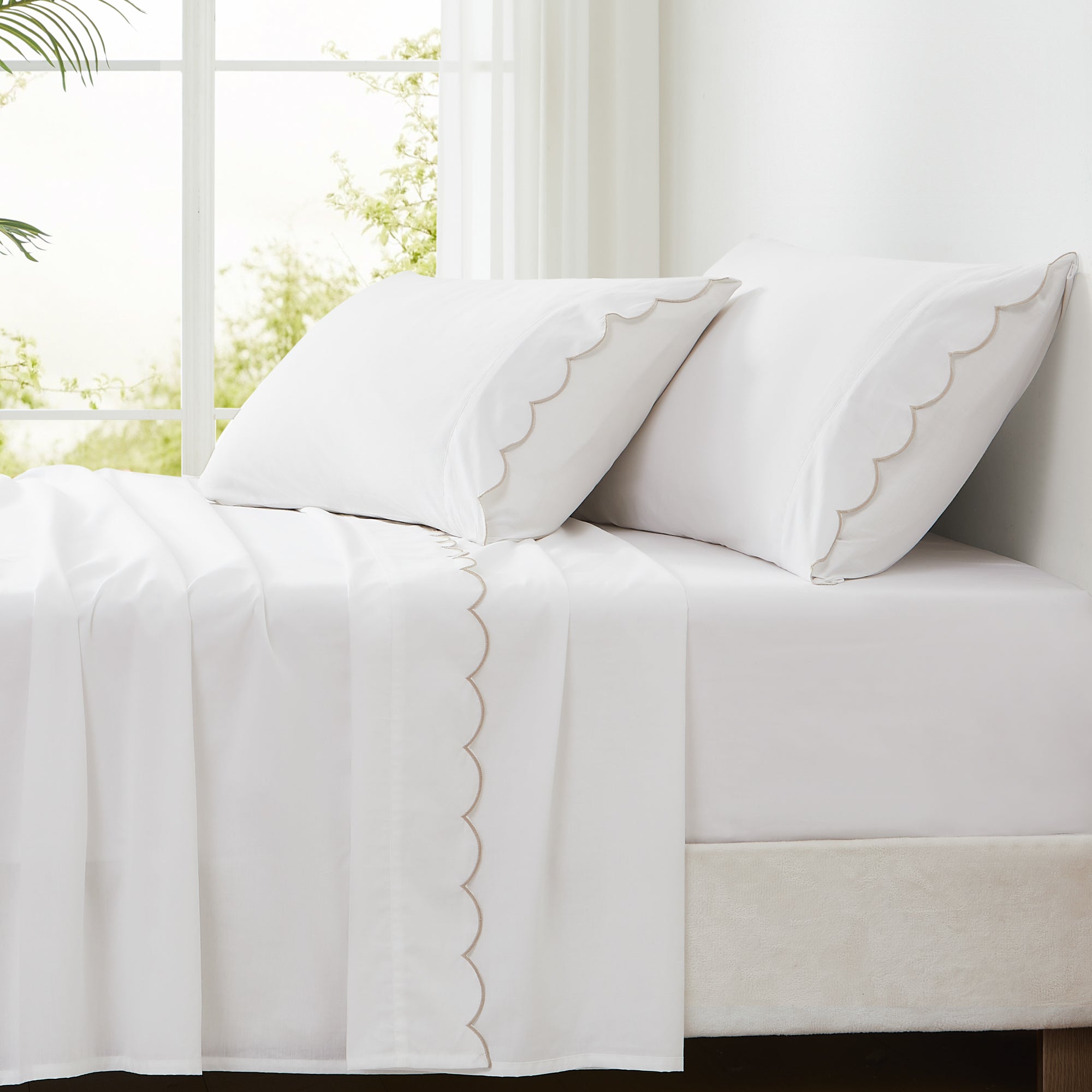 Coastal Chic Scalloped Edge Cotton Sheet Set - Soft & Breathable Bedding for Beach House, Guest Room & Master Bedroom - Perfect for Summer Nights & Coastal Decor