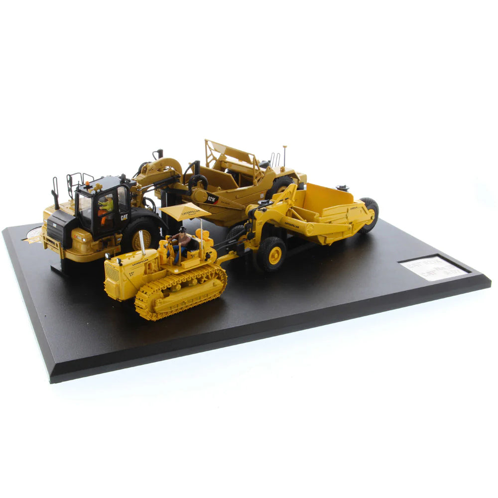 1:50 Scale 621K Scraper & Cat No.70 Scraper with D7 Track Type Tractor - Diecast Construction Equipment for Collectors & Model Enthusiasts - Perfect for Display, Gifts & Construction Scenes