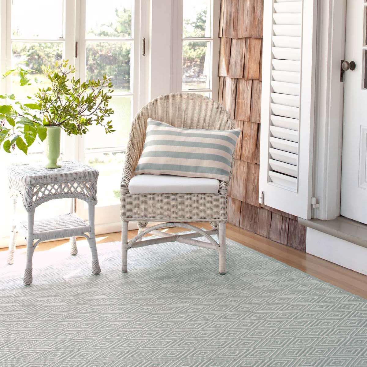 Dash & Albert Diamond Light Blue/Ivory Indoor/Outdoor Rug - Waterproof & Durable Area Rug for Living Room, Bedroom, Patio, Deck - Soft & Stylish Home Decor