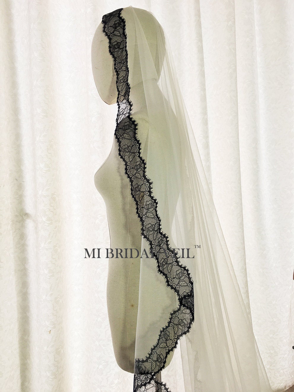 Elegant Black Vintage Rose Lace Wedding Veil - Cathedral Length Bridal Veil for Romantic Weddings & Formal Occasions