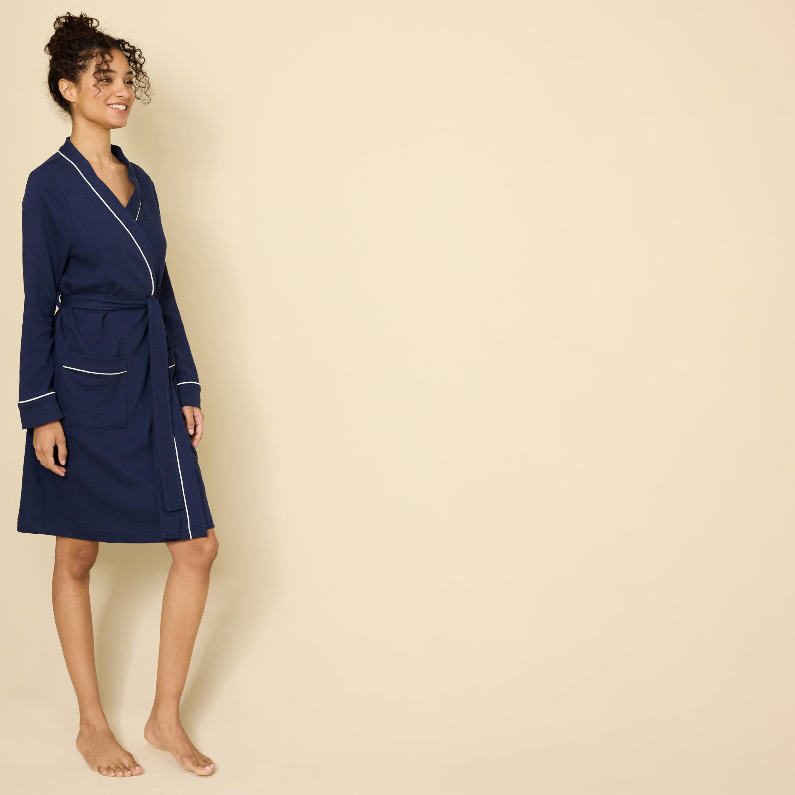 Amazon Essentials Women's Lightweight Waffle Mid-Length Robe - Soft & Comfortable Bathrobe for Women (Plus Size Available) - Perfect for Spa, Lounge & Post-Shower Relaxation
