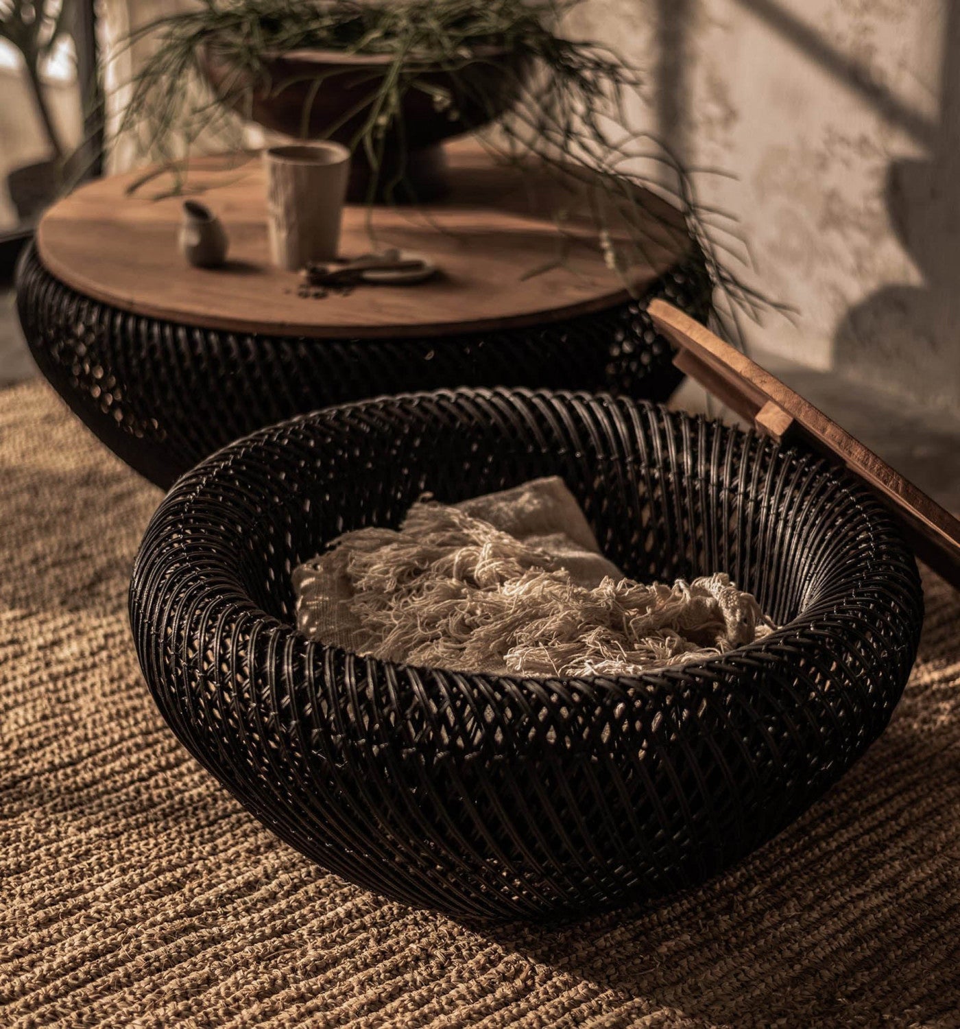 Modern Bayan Wave Coffee Table - Black Wooden Living Room Furniture for Small Spaces, Home Decor & Stylish Interior Design