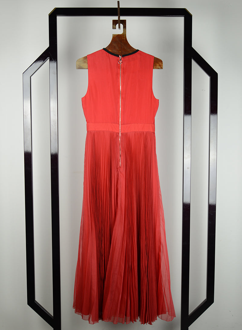 Gucci Red Long Dress with Floral Embroidery - Size 40 | Elegant Evening Gown for Parties, Weddings & Special Occasions