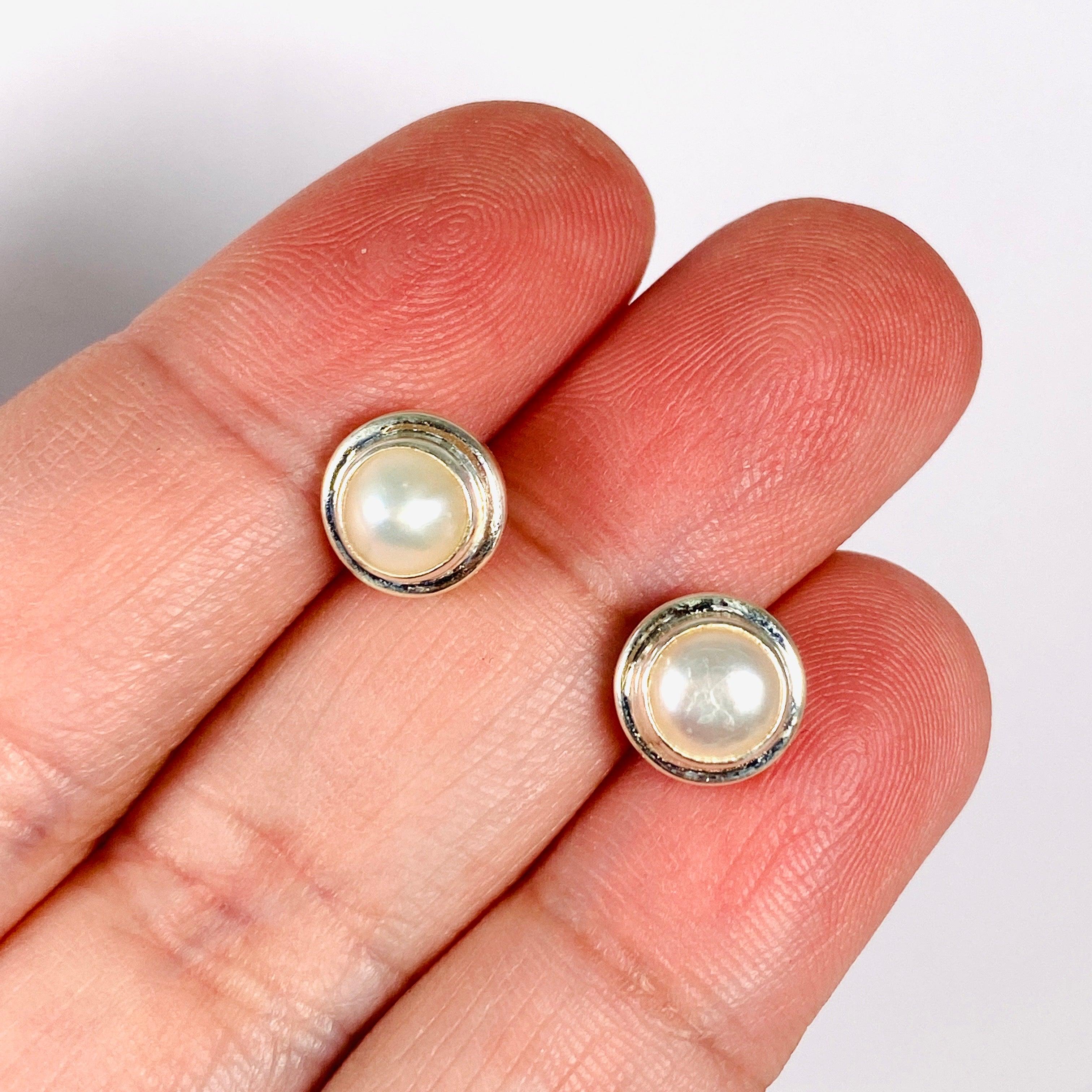 KEGJ1367 Round Pearl Stud Earrings - Elegant & Timeless Jewelry for Women - Perfect for Weddings, Parties & Everyday Wear