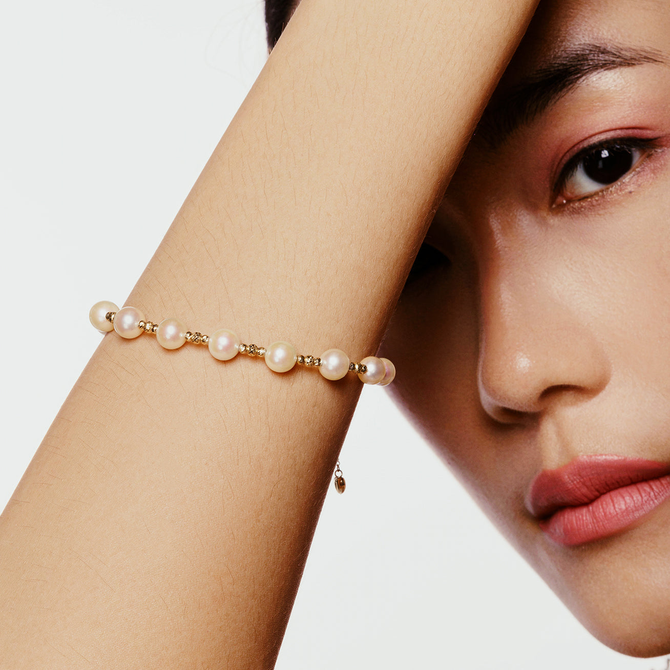 18K Solid Gold Akoya Pearl Bracelet for Women - Elegant Pearl Jewelry Gift for Anniversary, Birthday & Special Occasions | KB00045