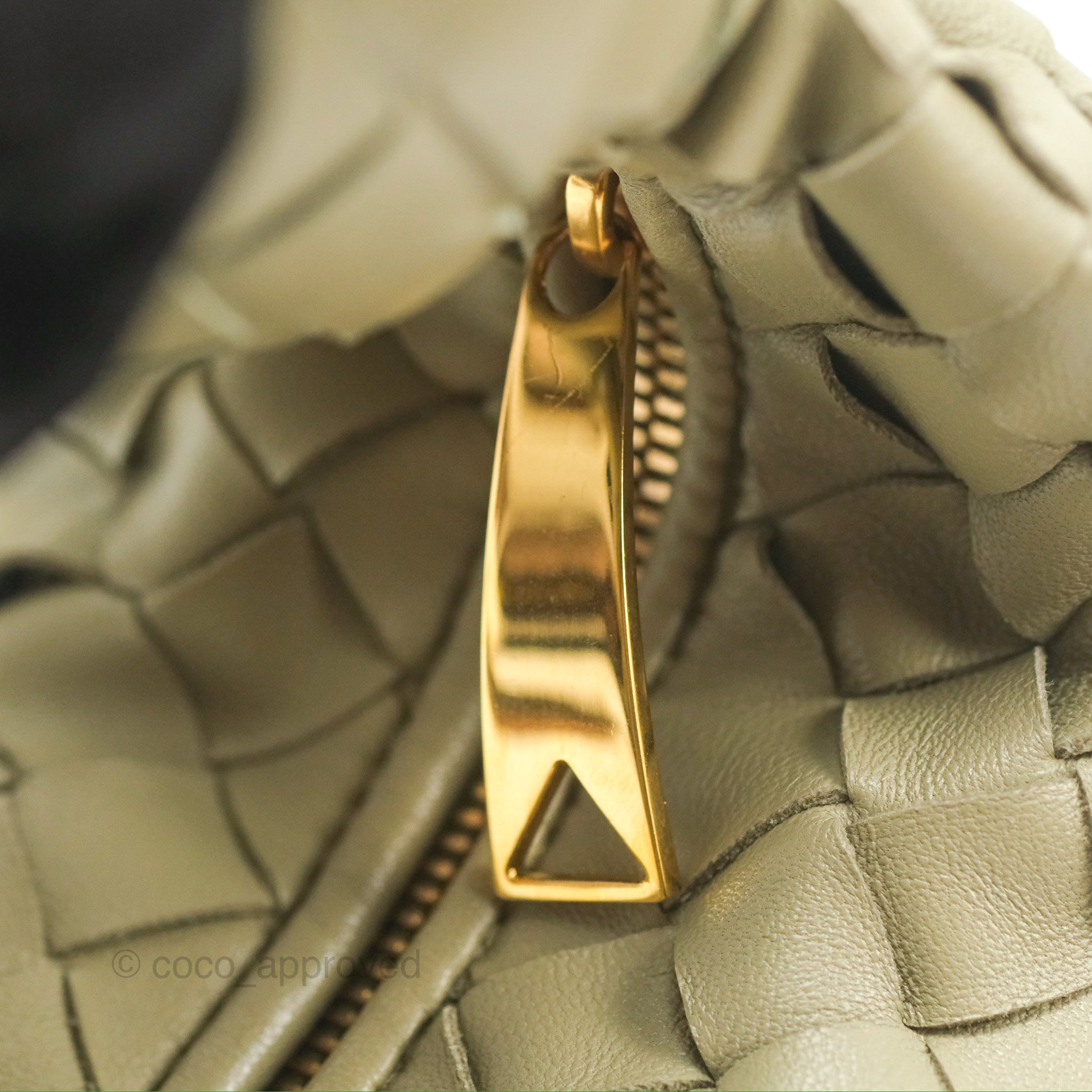 Bottega Veneta Mini Jodie Bag in Travertine - Intrecciato Lambskin Leather Crossbody Purse for Women | Perfect for Everyday Use, Date Night & Special Occasions