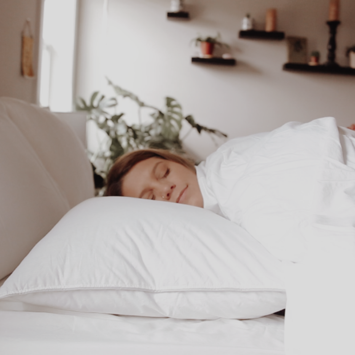 Down Dreams Classic Firm Pillow - Supportive Memory Foam Pillow for Side & Back Sleepers - Orthopedic Neck Support - Ideal for Home, Travel & Hotel Use