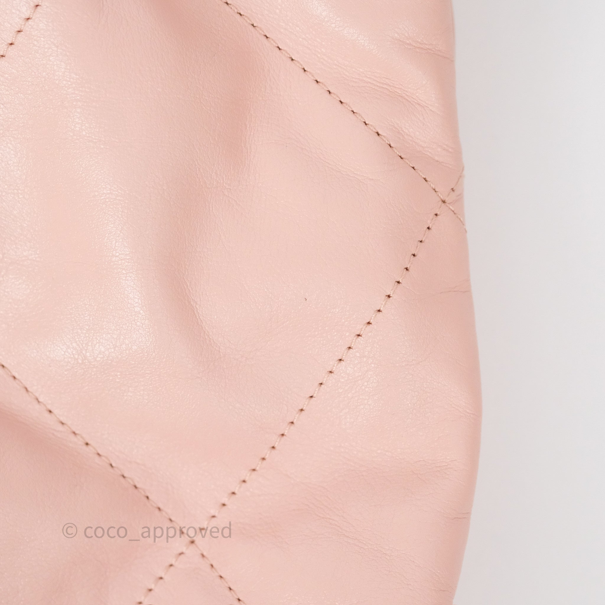 Chanel 22 Medium Handbag in Pink Crumpled Calfskin with Aged Gold Hardware - Luxury Crossbody Bag for Women, Perfect for Date Night & Special Occasions