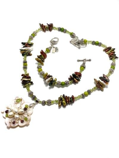 Elegant Flower Shell Necklace & Bracelet Set with Freshwater Potato Pearl Pendant, Peridot & Garnet Chips - Perfect for Weddings, Anniversaries and Special Occasions