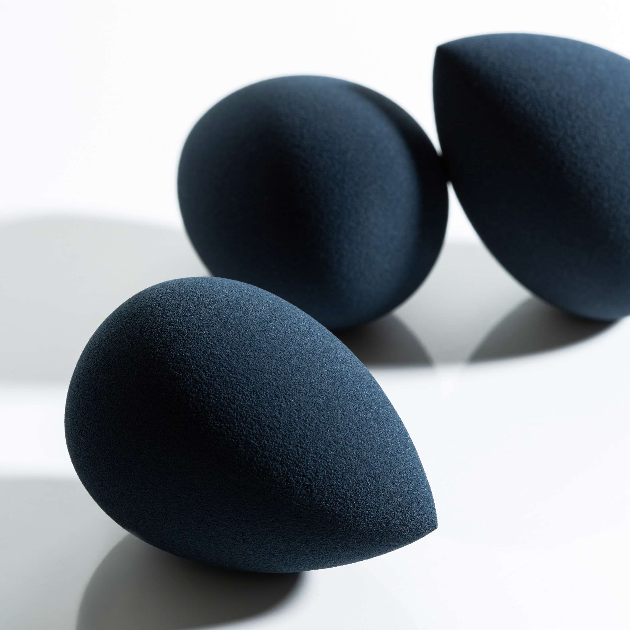 Premium Makeup Blending Sponge for Flawless Foundation Application - Soft Beauty Sponge for Liquid, Cream & Powder - Ideal for Daily Makeup & Professional Use