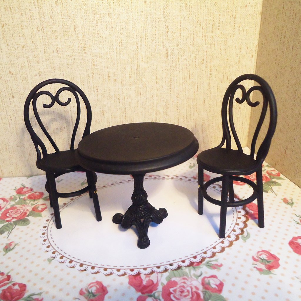 1:12 Scale Miniature Dollhouse Dining Table & Chairs Set - Realistic Wooden Furniture for Dollhouse Decor, DIY Crafts & Collectibles - Perfect for Miniature Enthusiasts, Model Train Scenes & Dollhouse Displays