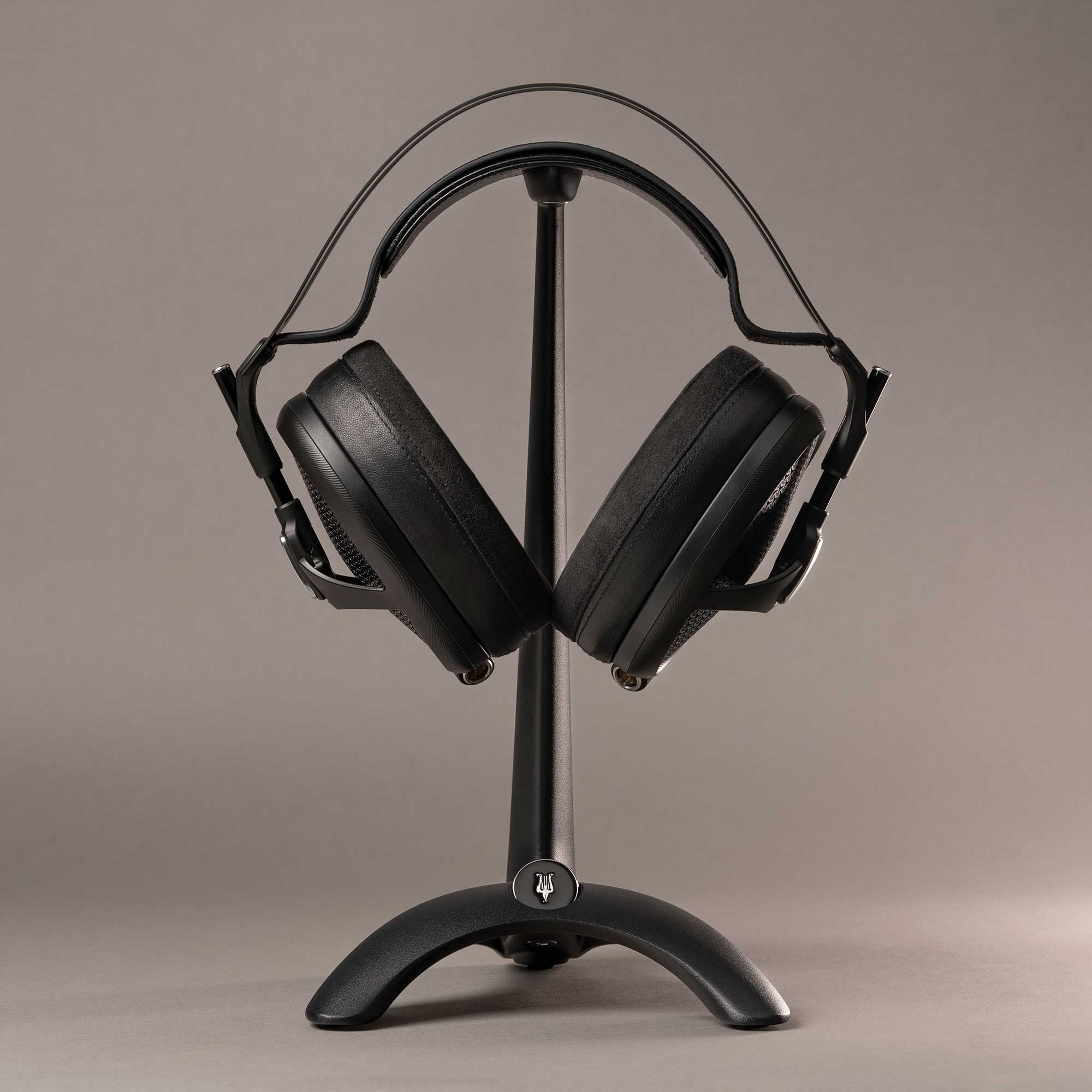 Premium Meze Manta Wooden Headphone Stand - Elegant Display & Storage for Audiophile Headphones - Perfect for Home Office, Gaming Setup & Studio Organization
