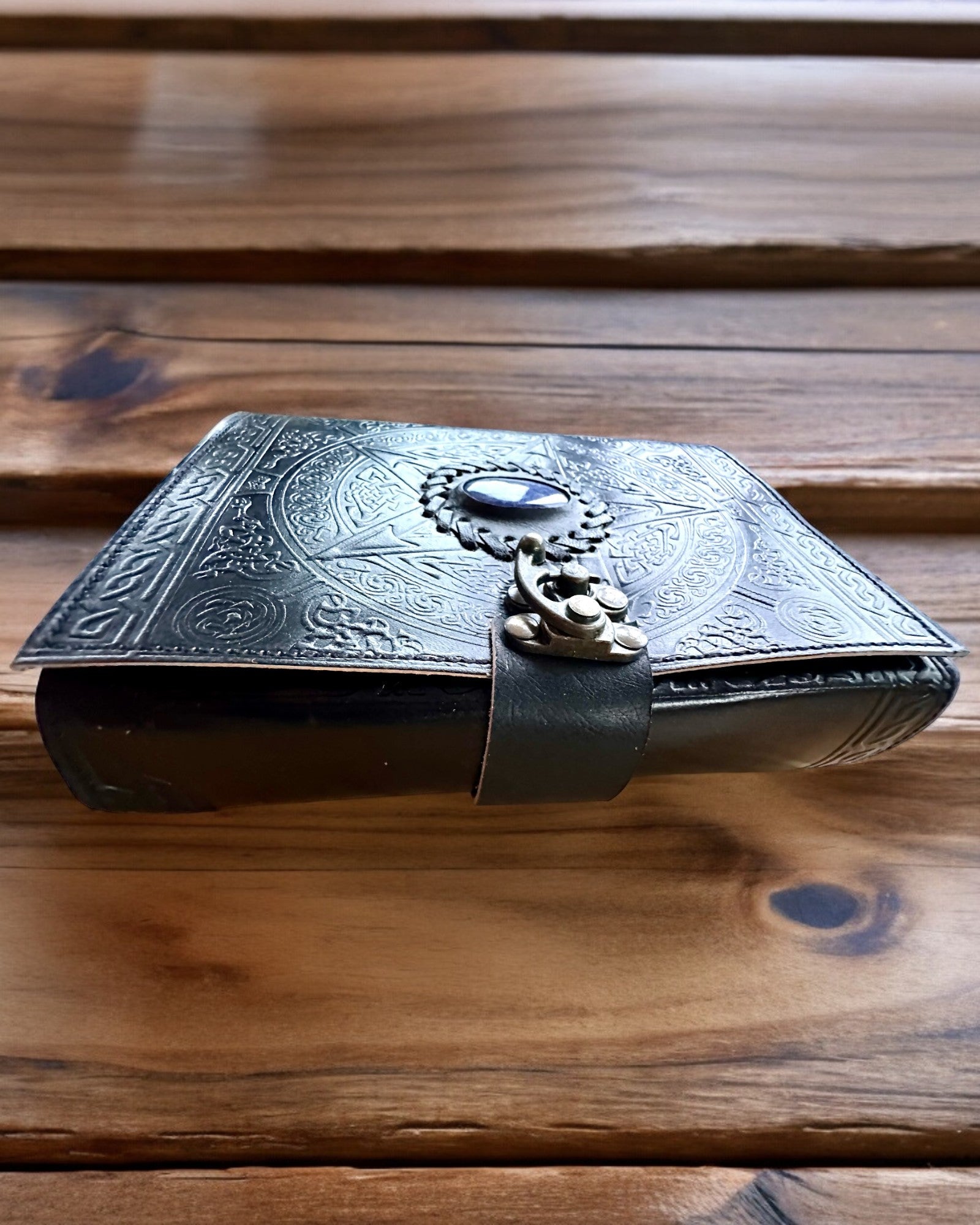 Premium Leather Journal - Antique Design Notebook with 200 Pages, 2 Style Options & Custom Engraving for Writing, Sketching & Gift Giving