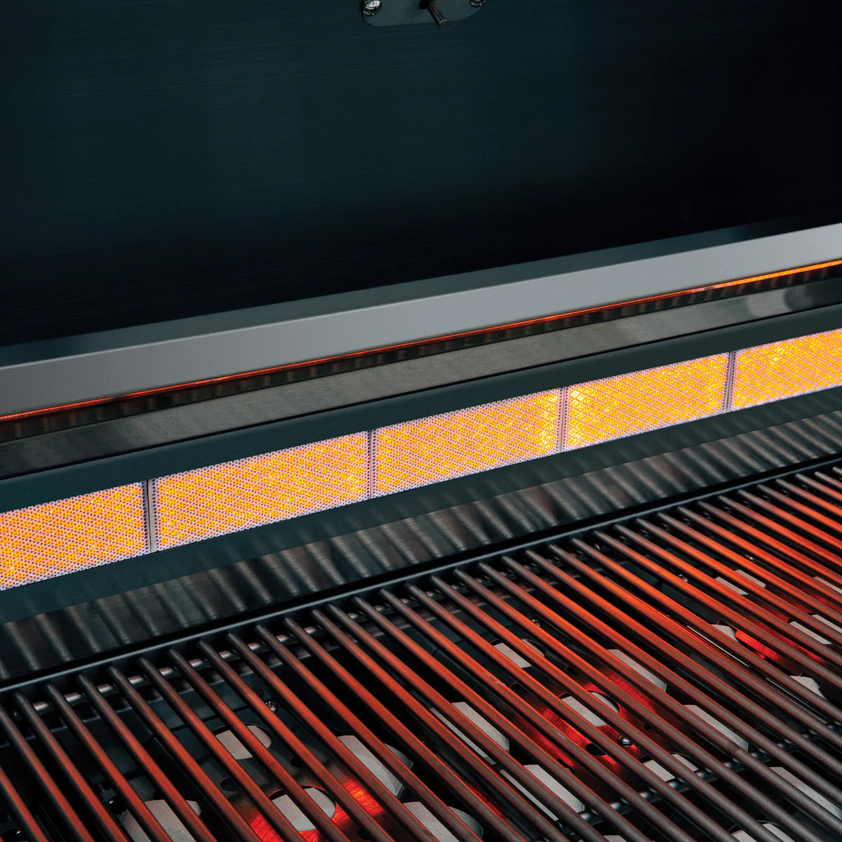 Summerset Grills Sizzler PRO 32 Inch Built-In Gas Grill - Stainless Steel Outdoor BBQ Grill with 4 Burners - Perfect for Backyard, Patio, and Poolside Cooking