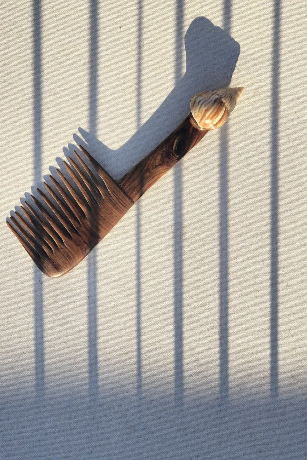 Premium Shell Comb for Men & Women - Natural Tortoiseshell Design for Smooth Detangling & Styling - Perfect for Home, Salon, and Travel Use