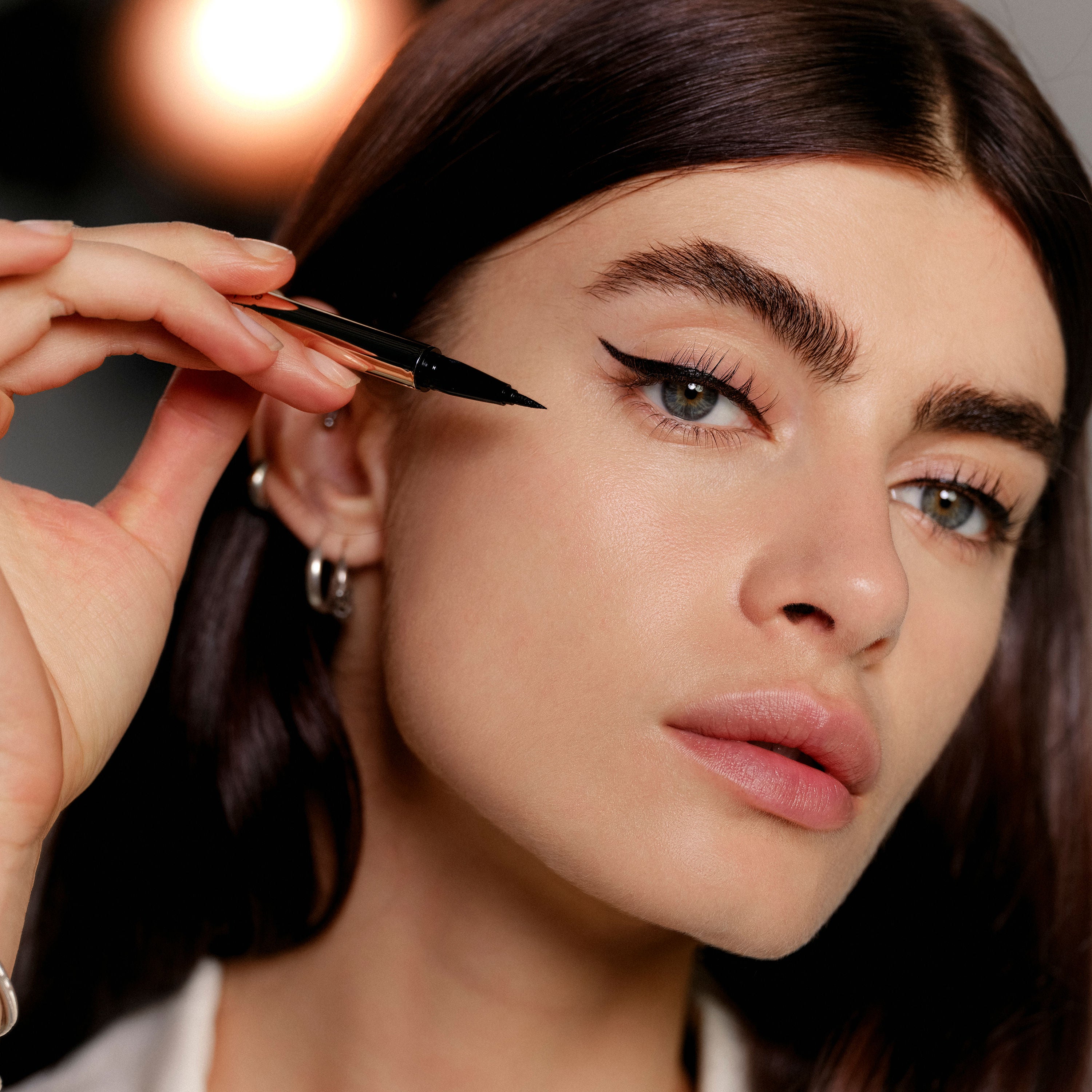 Ligne Noire Eyeliner - Waterproof Liquid Eyeliner Pen for Precise Winged Liner & Cat Eye Makeup - Long Lasting Smudge Proof Eyeliner for Daily Use & Special Occasions