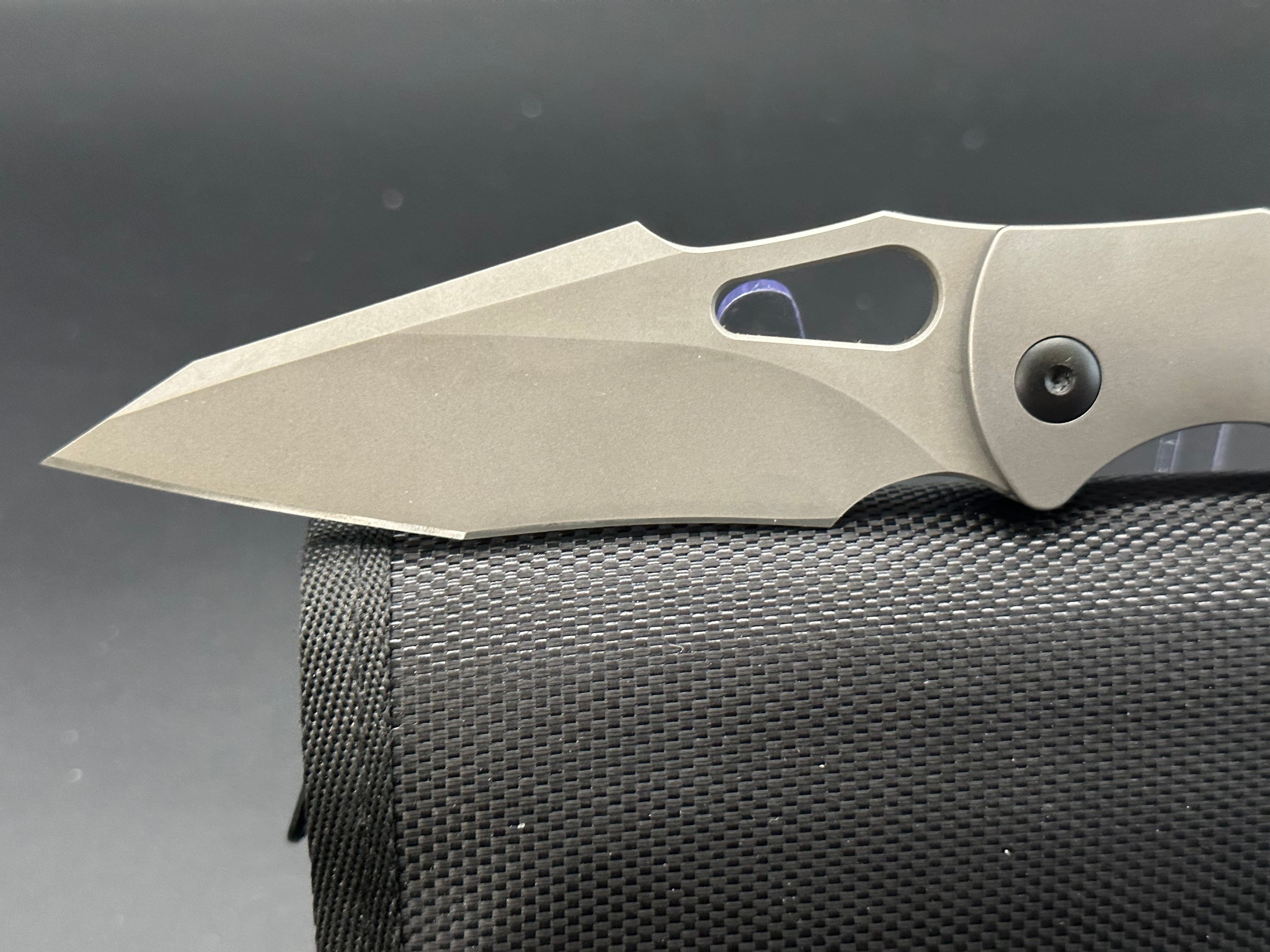 Artisan Cutlery Gavco Great White Knife - Premium Stainless Steel Folding Pocket Knife for Outdoor, Camping, Hiking & Everyday Carry (EDC)