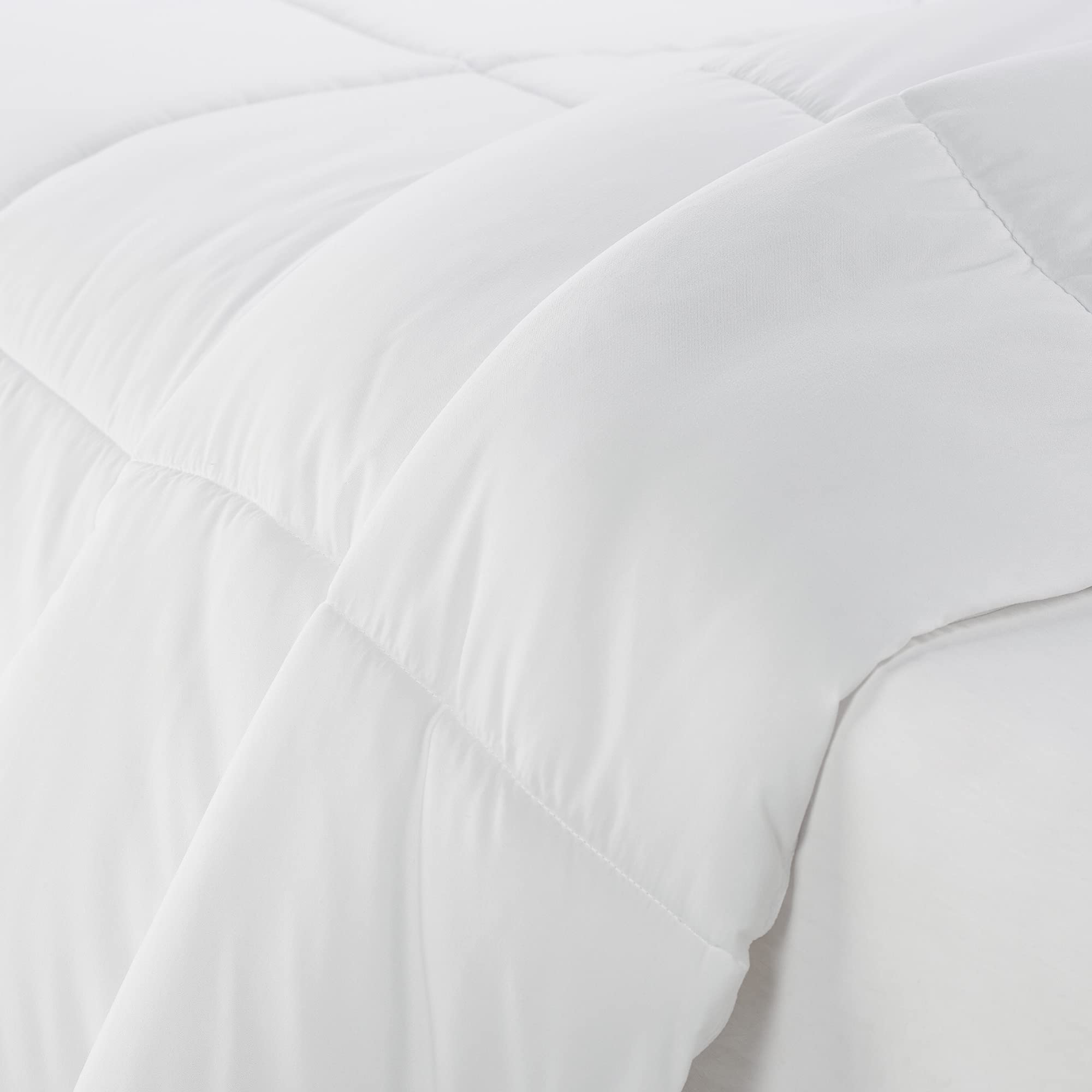 SERTA Simply Clean Ultra Soft Hypoallergenic 3-Piece Comforter Set - Full/Queen Size, White - Breathable Bedding for Allergies & Sensitive Skin - Perfect for Master Bedroom, Guest Room & Dorm