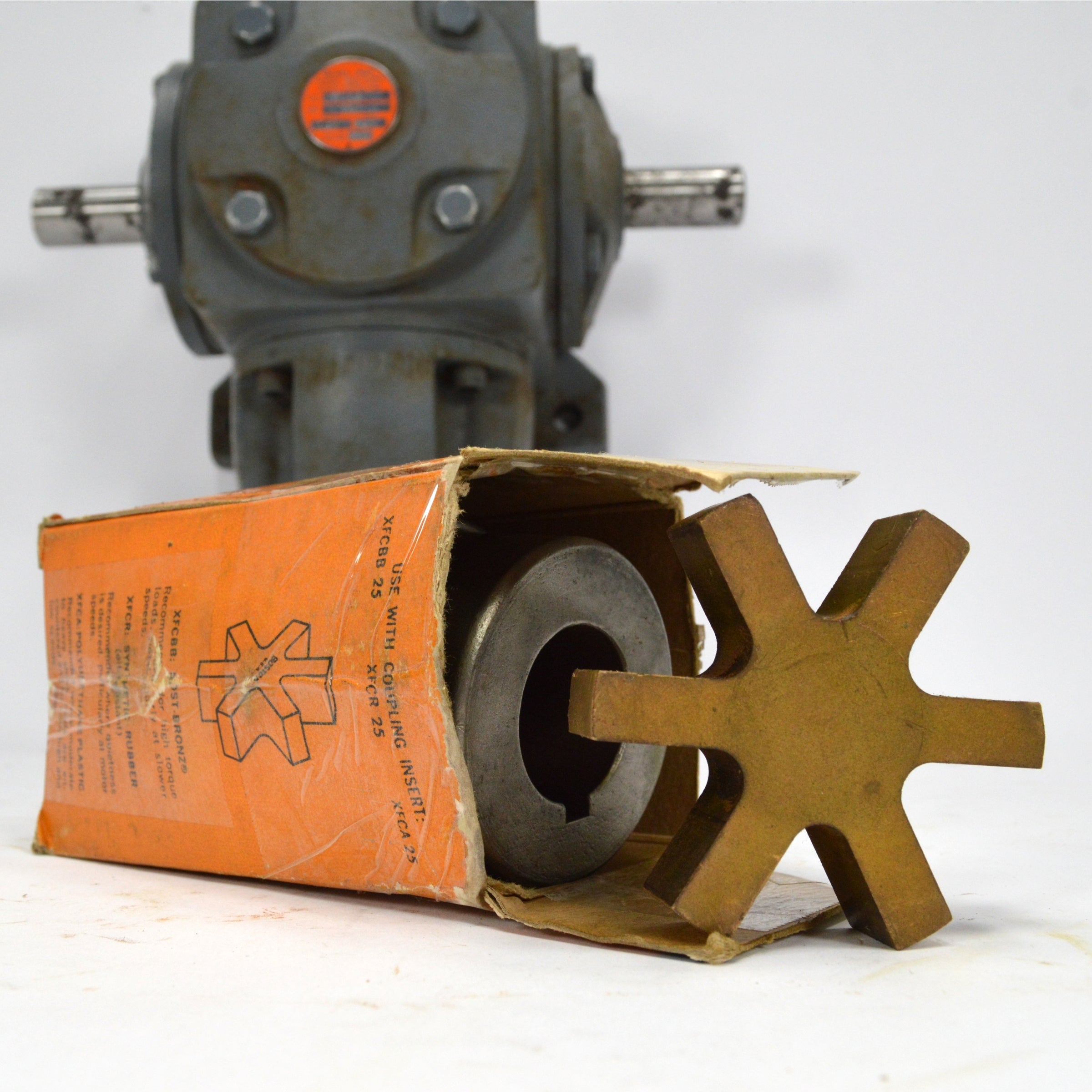 New BOSTON GEAR WORKS 1:1 Worm Gear Reducer 300 Series XR146 - Perfect for Industrial Machinery & Power Transmission Systems