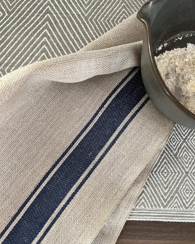 Premium Linen Kitchen Towel 50 x 70 cm - Rustic Blue Checkered Pattern - Absorbent & Quick-Drying Dish Cloth for Cooking, Baking & Home Decor