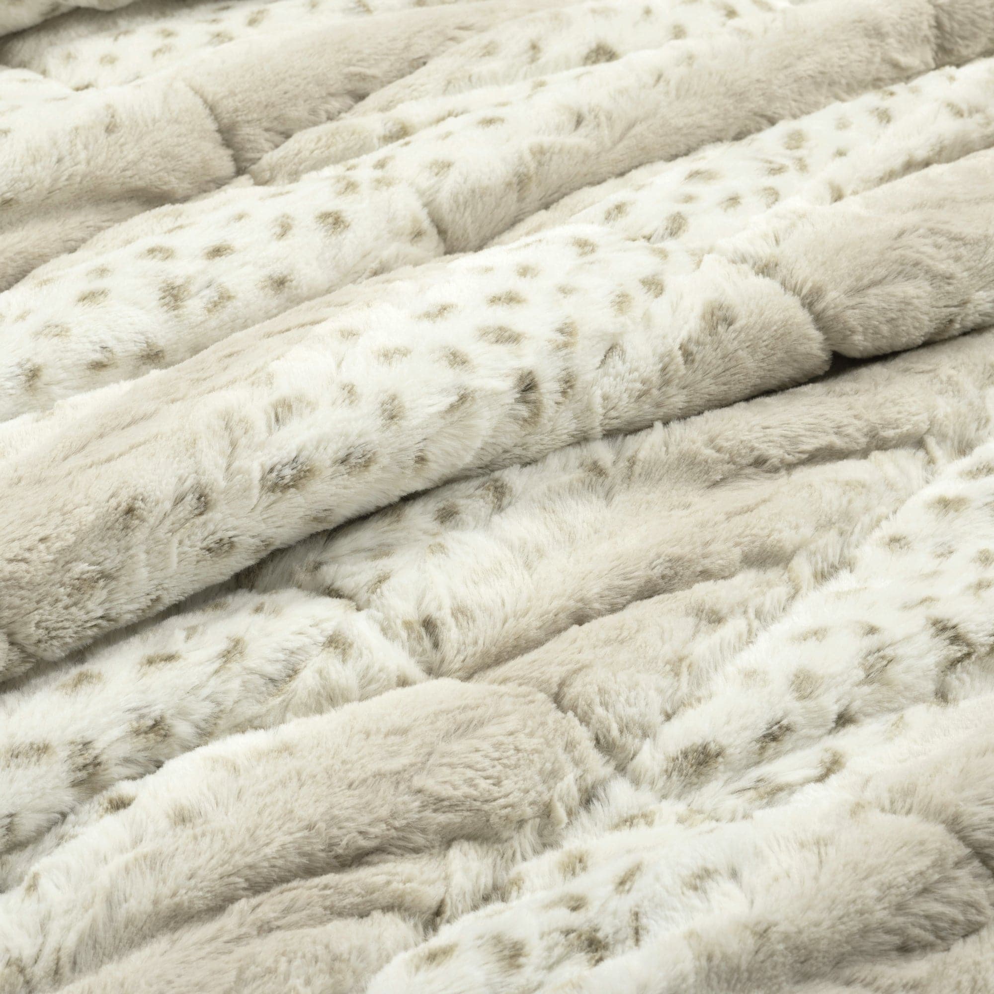 Leopard Print Faux Fur Comforter Set - 3 Piece King/Queen Size Bedding Set with Pillow Shams - Soft Luxury Animal Print Blanket for Bedroom Decor, Winter Warmth & Cozy Home Styling