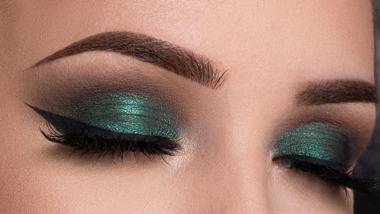 Green Face Up Eyeshadow Pigment - Sparkling Metallic Eye & Nail Art Makeup (P-17) | Perfect for Party, Halloween & Festival Looks