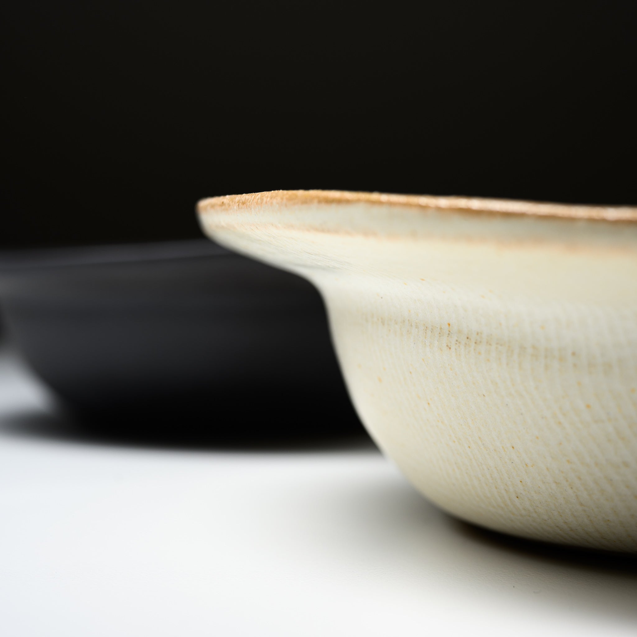 Premium Wakasama Kiln Soup Rim Bowl - 20 cm Ceramic Rice Bowl with Two Color Options - Perfect for Asian Cuisine, Ramen, and Home Dining
