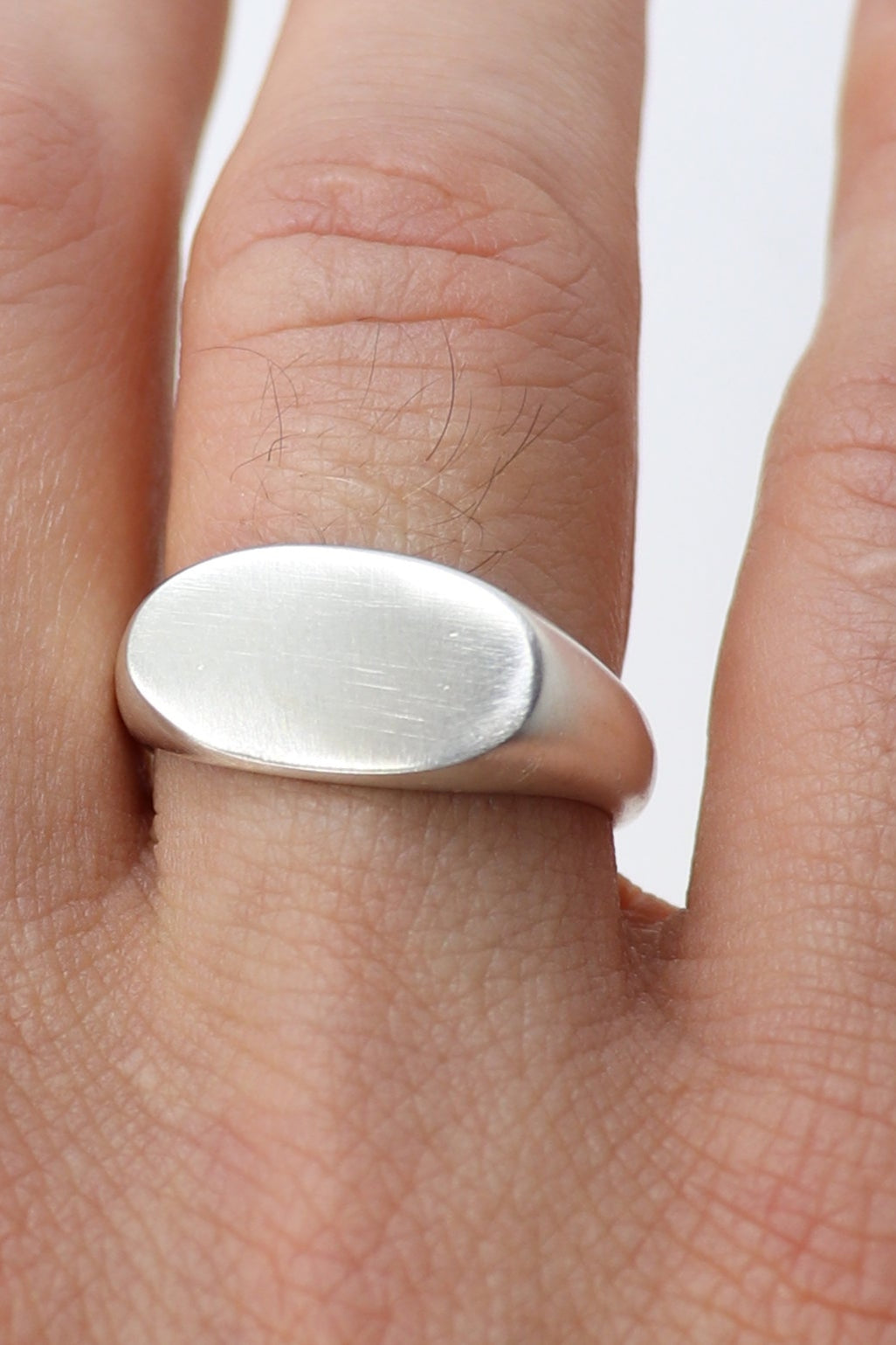 Elegant Brushed Signet Ring for Men & Women - Personalized Engraved Gold & Silver Rings - Perfect for Weddings, Gifts & Everyday Wear