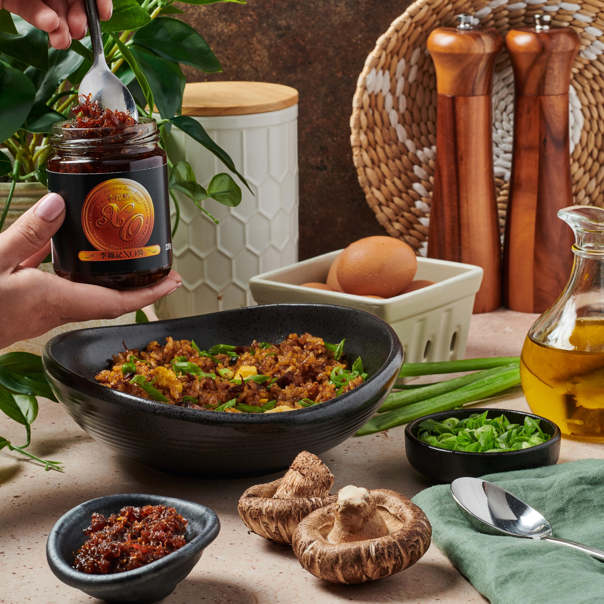 Lee Kum Kee XO Sauce (2.8 Oz - 1 Pack) - Premium Umami Condiment for Stir-Fry, Seafood, Fried Rice, Dim Sum & Dumplings - Perfect for Asian Cooking, Gourmet Meals & Home Chefs