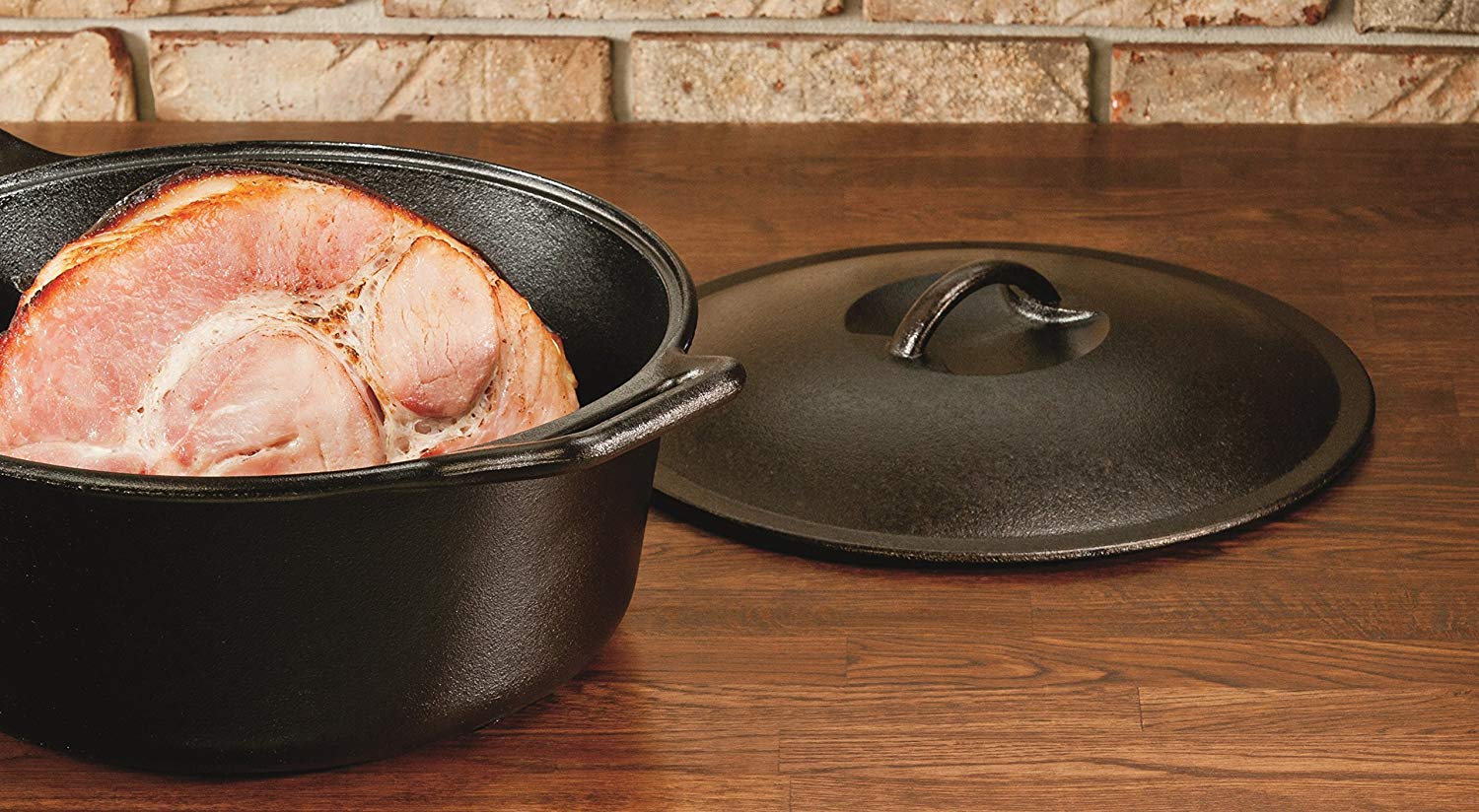 Lodge BOLD Exclusive 7-Quart Premium Pre-Seasoned Cast Iron Dutch Oven with Lid - Heavy Duty Dual Handles for Oven, Stove, Grill & Campfire Cooking - Perfect for Baking, Stewing, Roasting & Outdoor Camping - Black