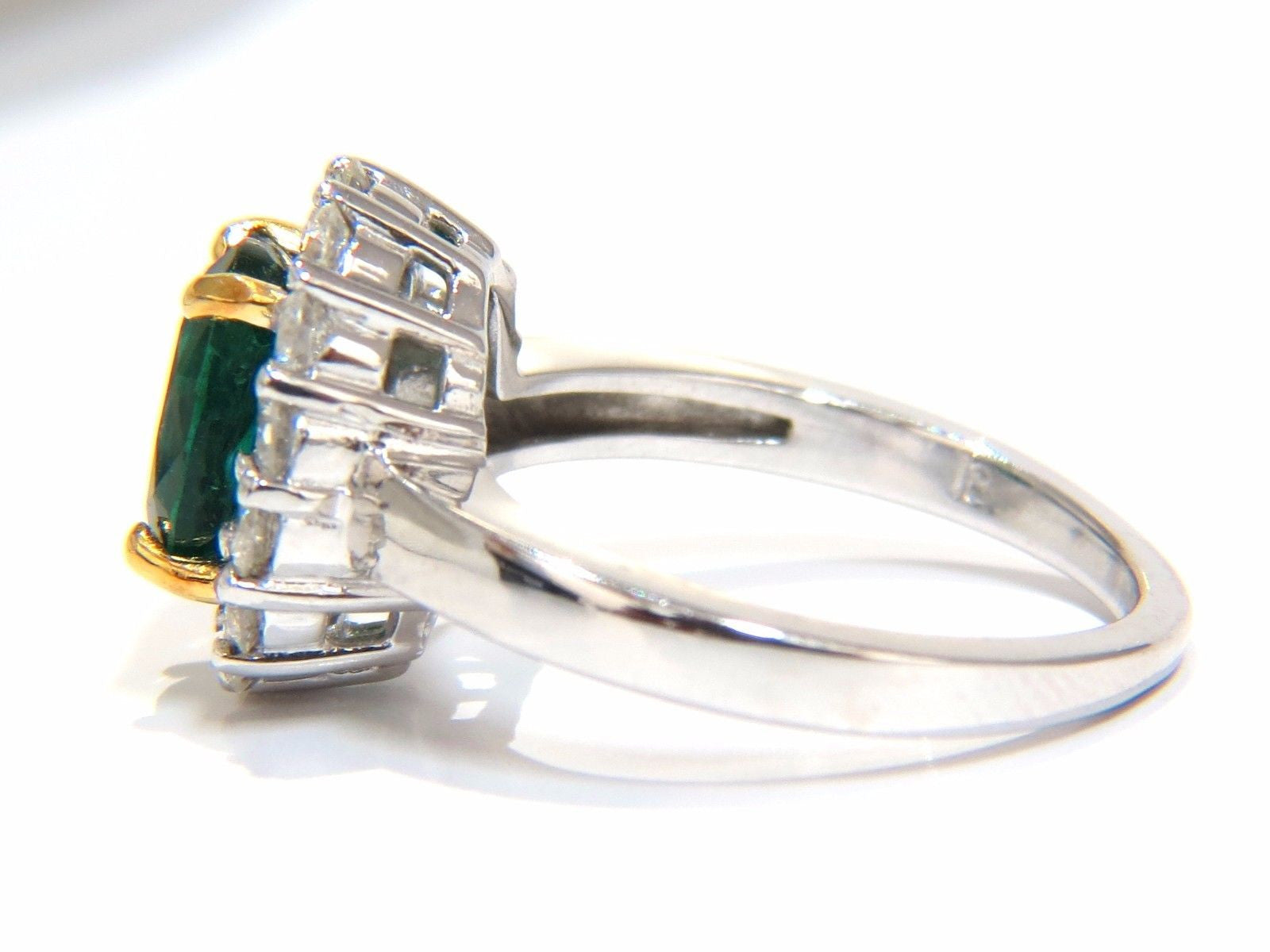 2.46CT Natural Emerald & Diamond Ring in 18KT Gold - Vivid Green Halo Setting - A+ Quality for Engagement, Wedding & Special Occasions