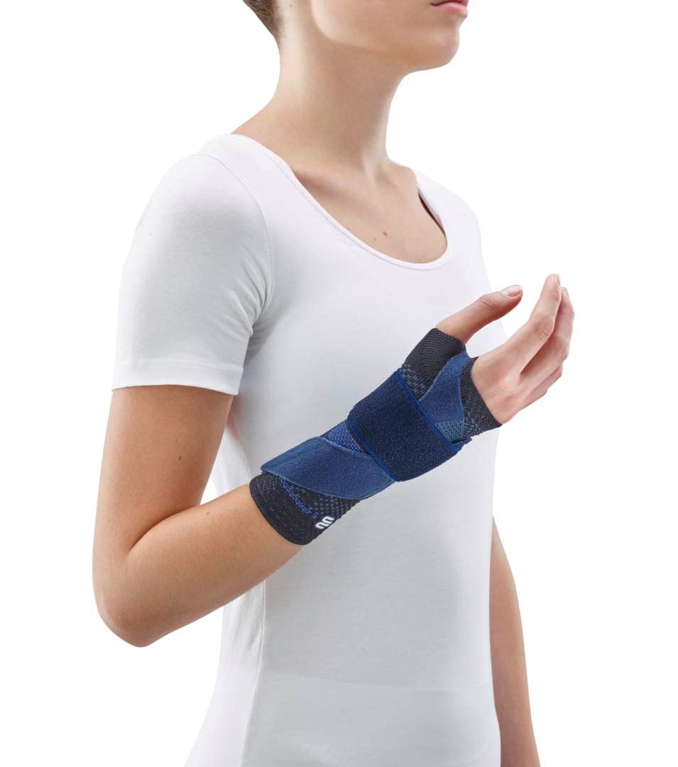 Bauerfeind ManuTrain Wrist Brace - Adjustable Support for Carpal Tunnel, Arthritis & Tendonitis - Right Hand, Black, Size 1 - Ideal for Typing, Sports & Daily Activities
