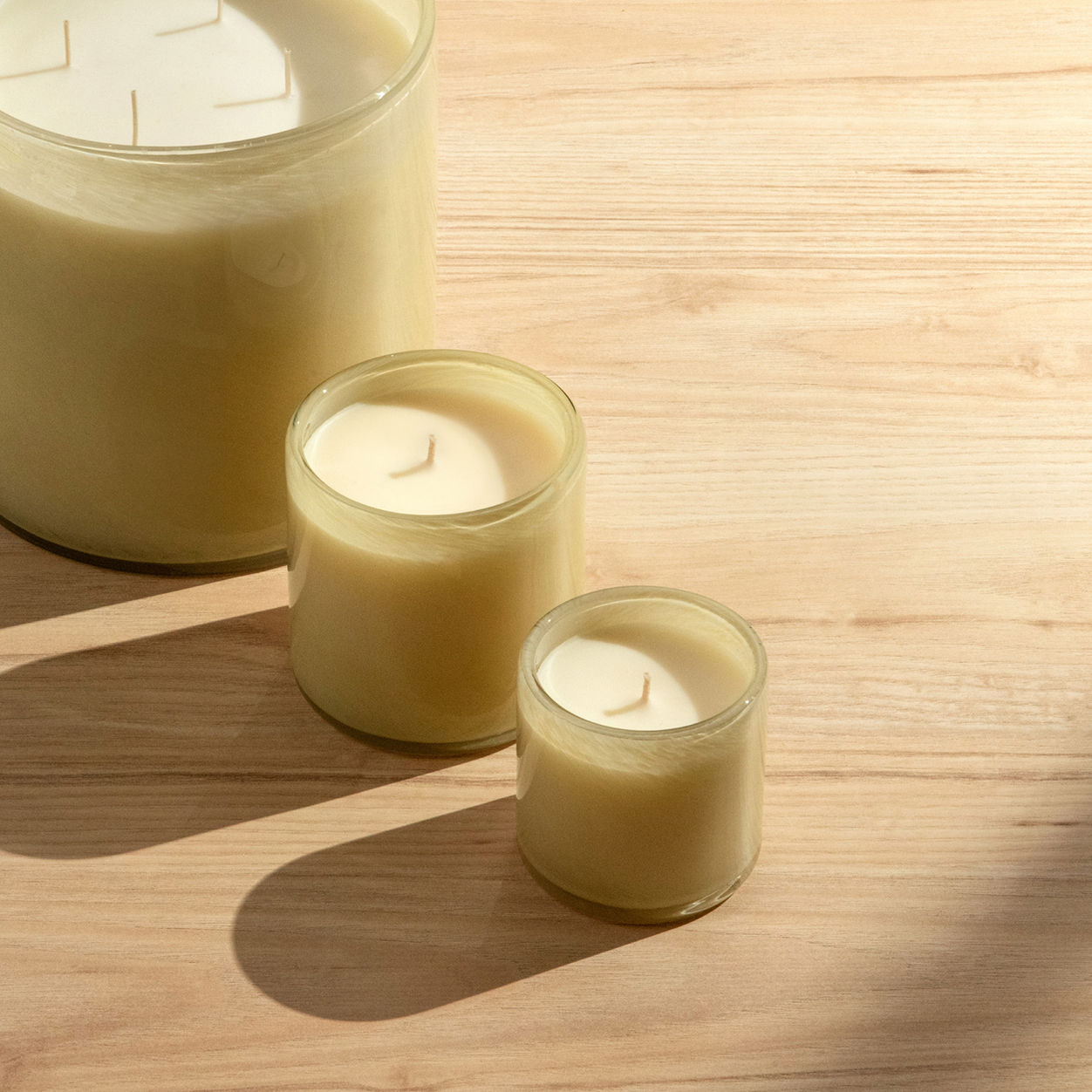 Premium Chamomile Lavender Scented Candle - Natural Soy Wax, Long-Lasting Aromatherapy for Relaxation & Stress Relief - Perfect for Bedroom, Bathroom & Meditation Spaces