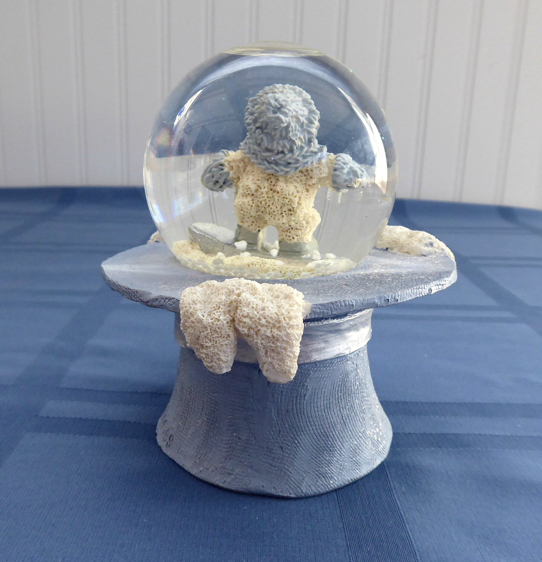 Snow Buddies Snow Globe - Christmas Winter Snowman Decor for Tabletop, Blue & White - Perfect for Holiday Home Decor, Gift Giving & Festive Centerpiece