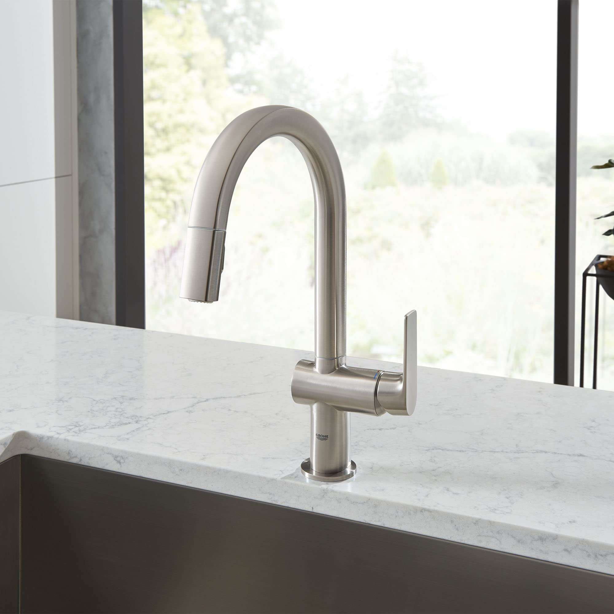 Grohe 30377000 Stainless Steel Pull-Down Kitchen Faucet with High Arc Spout - Perfect for Modern Home Kitchens and Restaurant Use