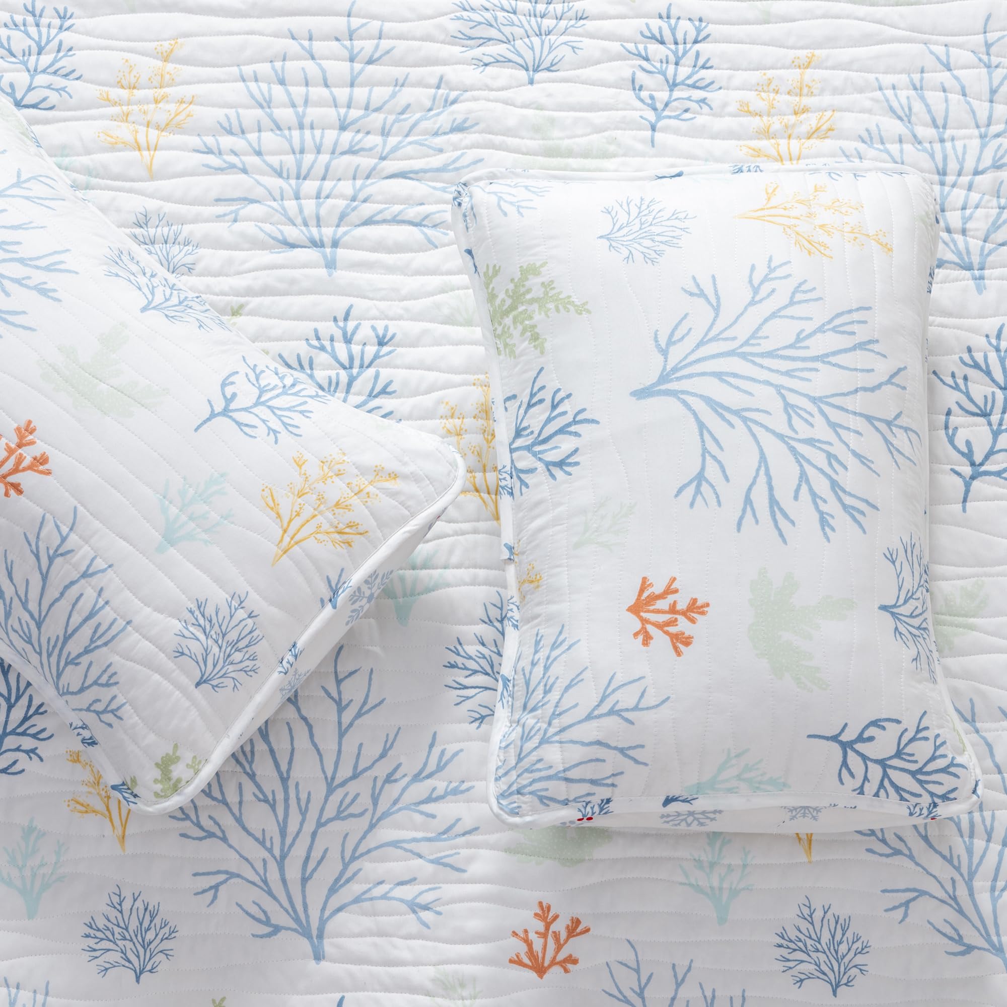 Full/Queen Coastal Quilt Bedding Set - Lightweight Reversible Summer Beach Quilt with Shams | 3-Piece Nautical Bedspread for All Seasons | Maldives Coral Collection | Perfect for Beach House, Guest Room & Coastal-Themed Bedrooms